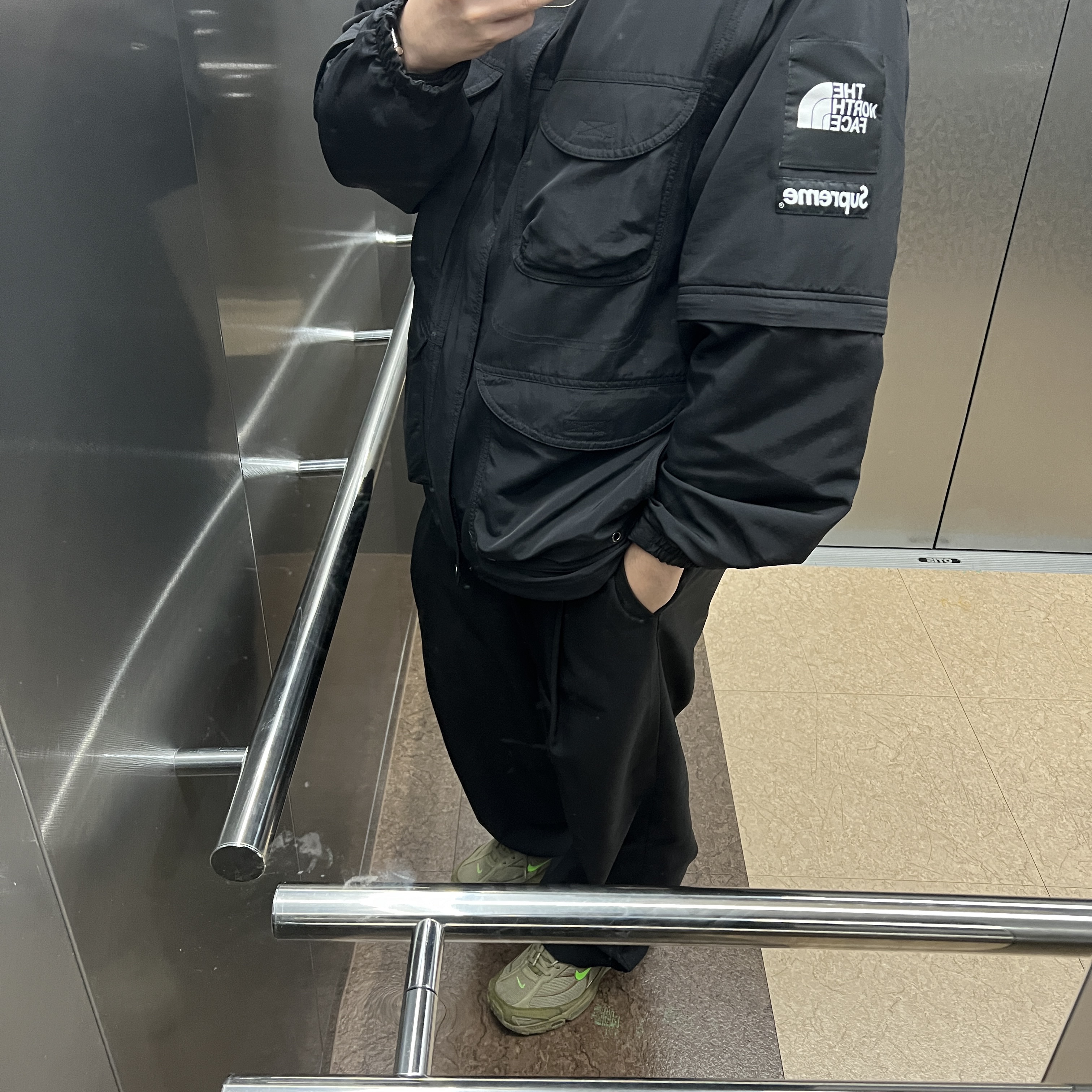 Supreme x The North Face Trekking Convertible Jacket Black - 22SS, Nike x Supreme Shox Ride 2 SP Neutral Olive 착용 스타일