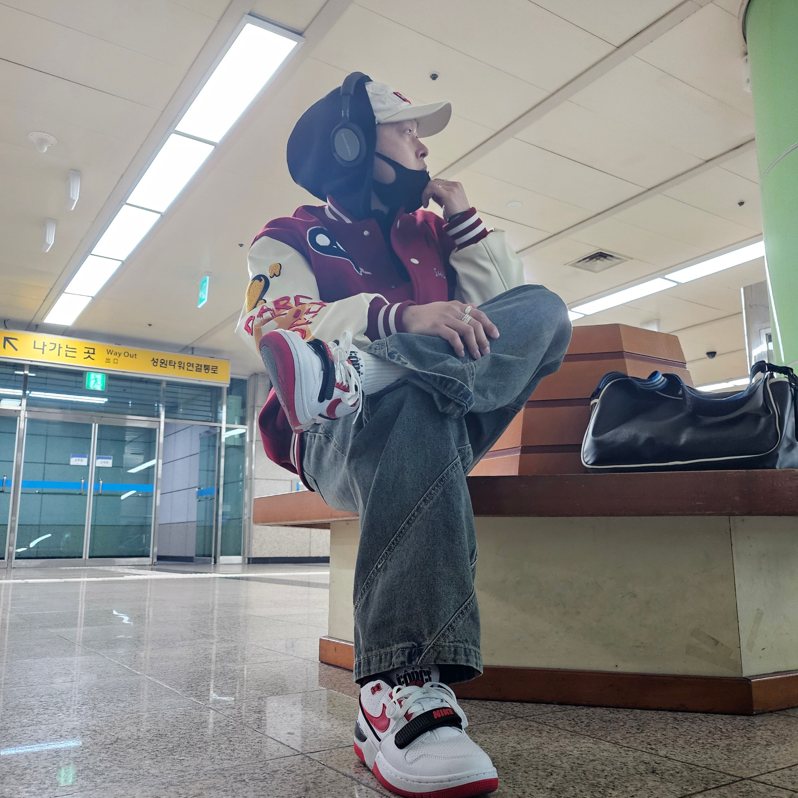 Supreme Military Camp Cap Stone - 22SS, Nike x Billie Eilish Air Alpha Force 88 Fire Red and White 착용 스타일 - 2
