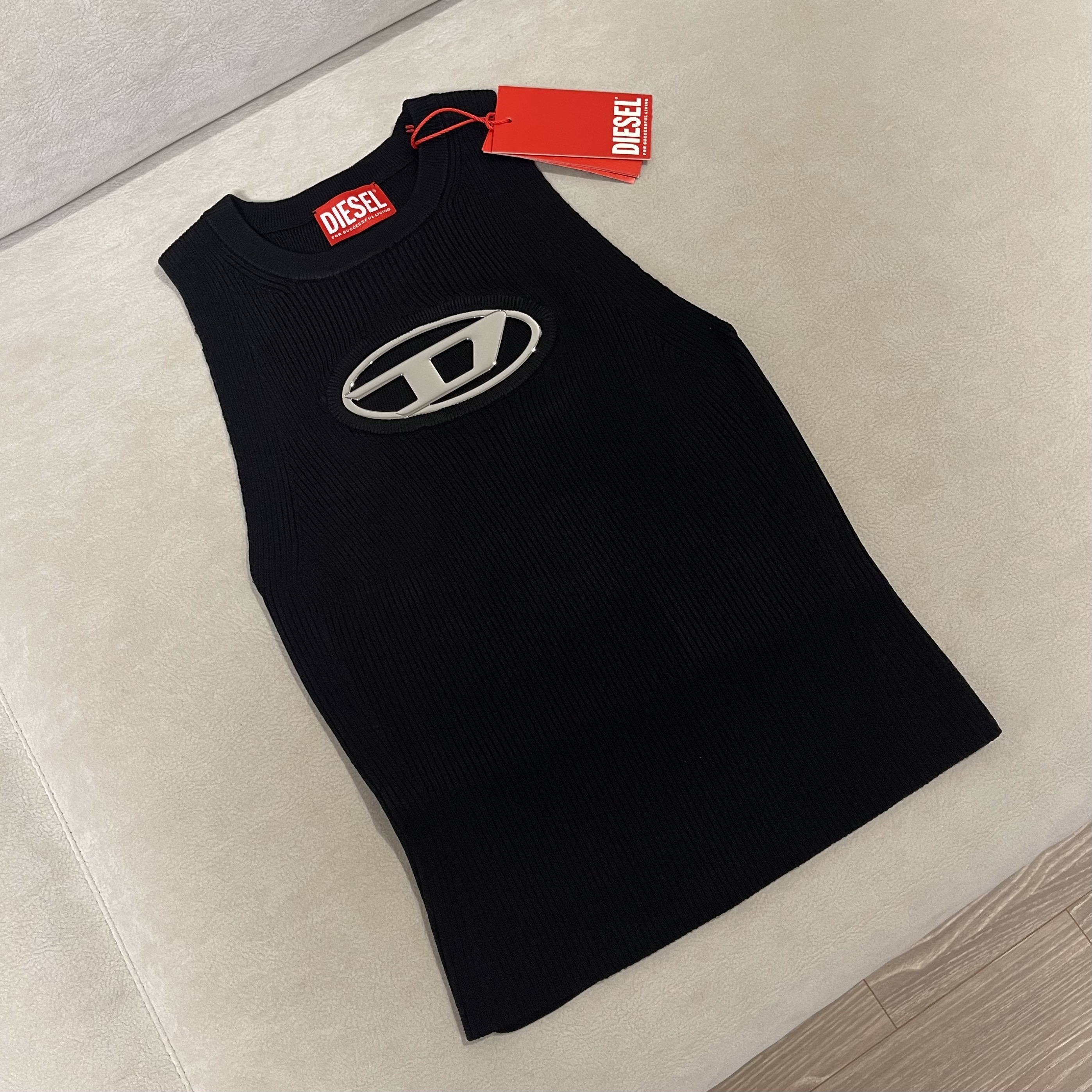 (W) Diesel M-Onerva-Top Cut-Out Knit Top with Logo Plaque Silver Black 착용 스타일 - 1