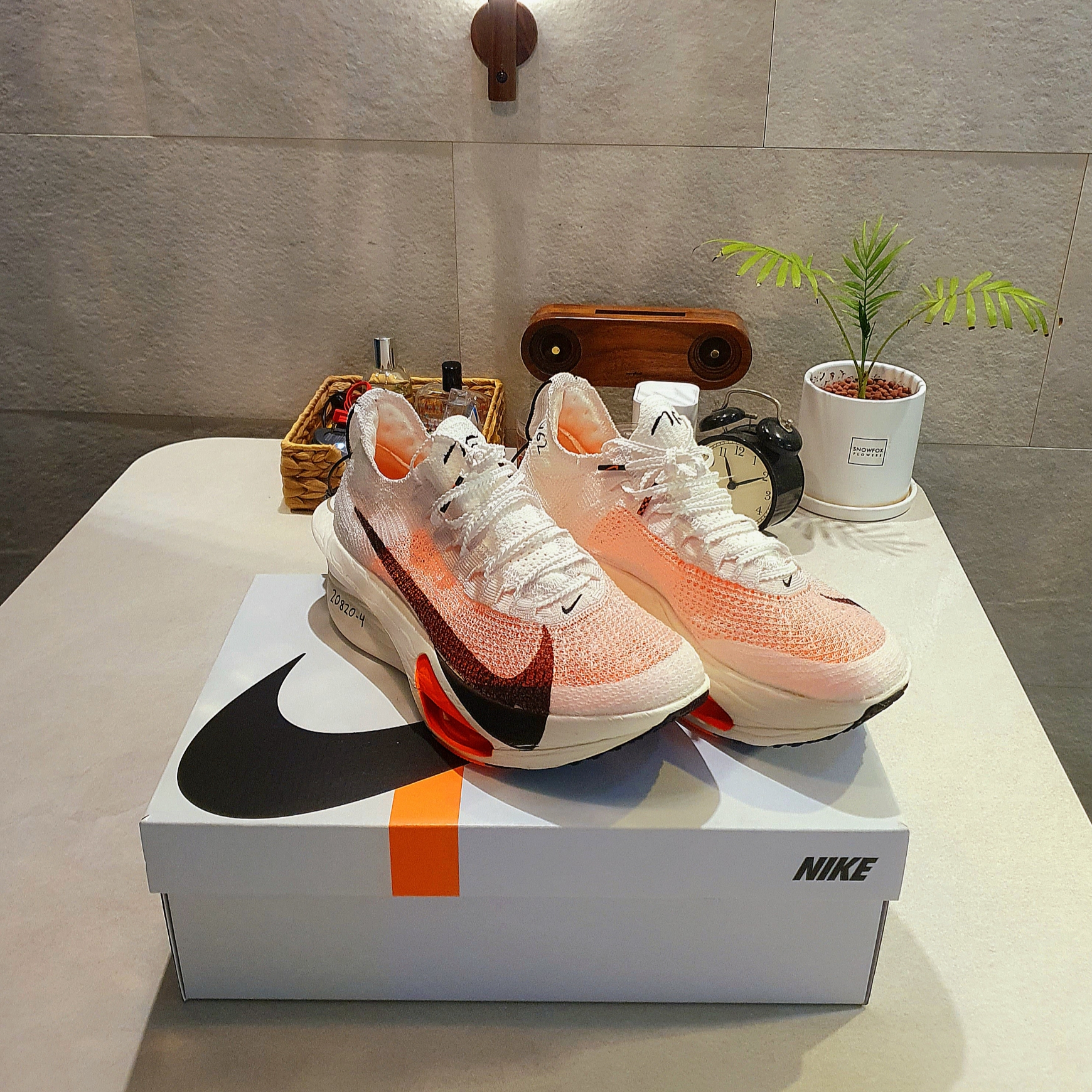 Nike Air Zoom Alphafly Next% 3 Proto White Total Orange 착용 스타일