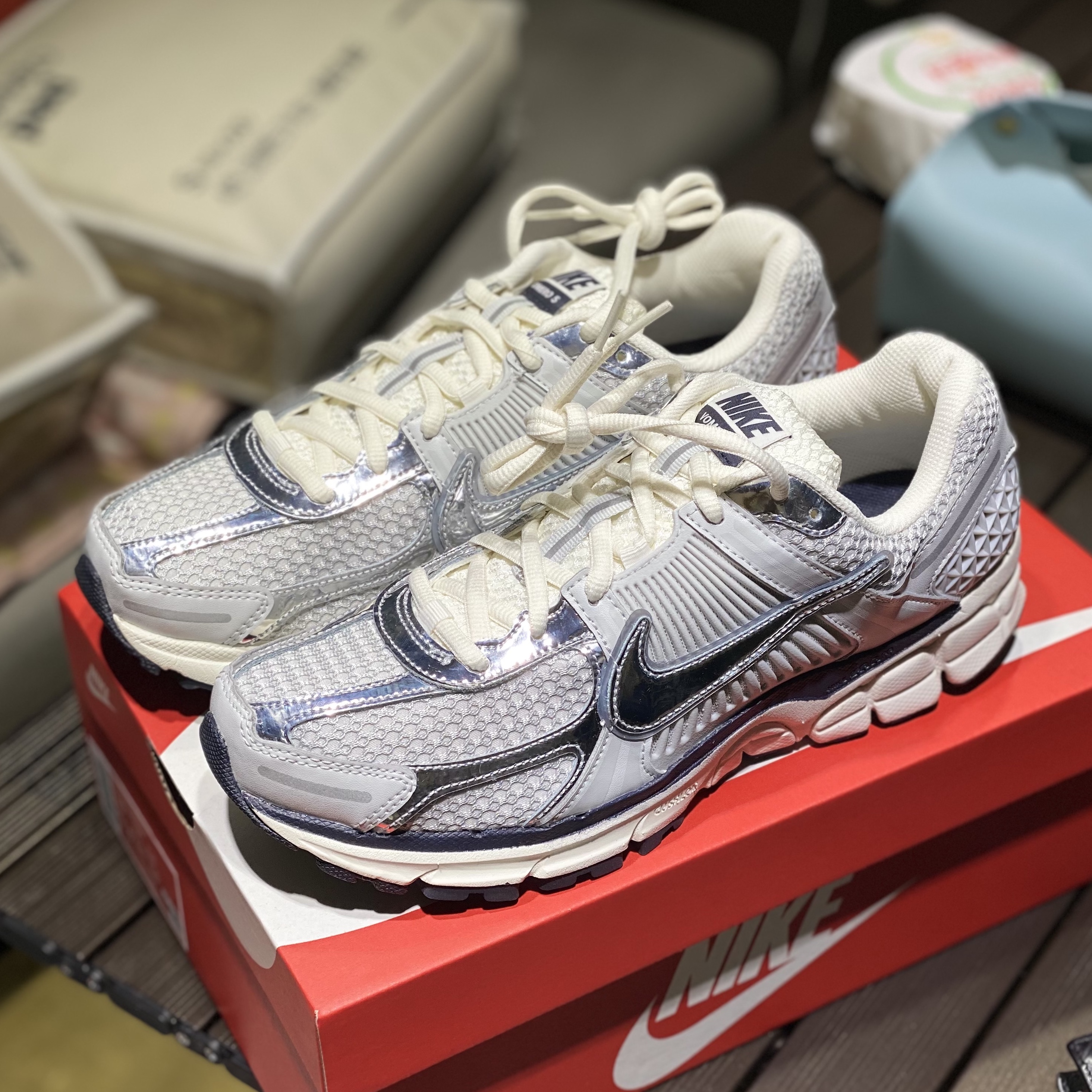 Nike Zoom Vomero 5 Photon Dust Gridiron 착용 스타일 - 2
