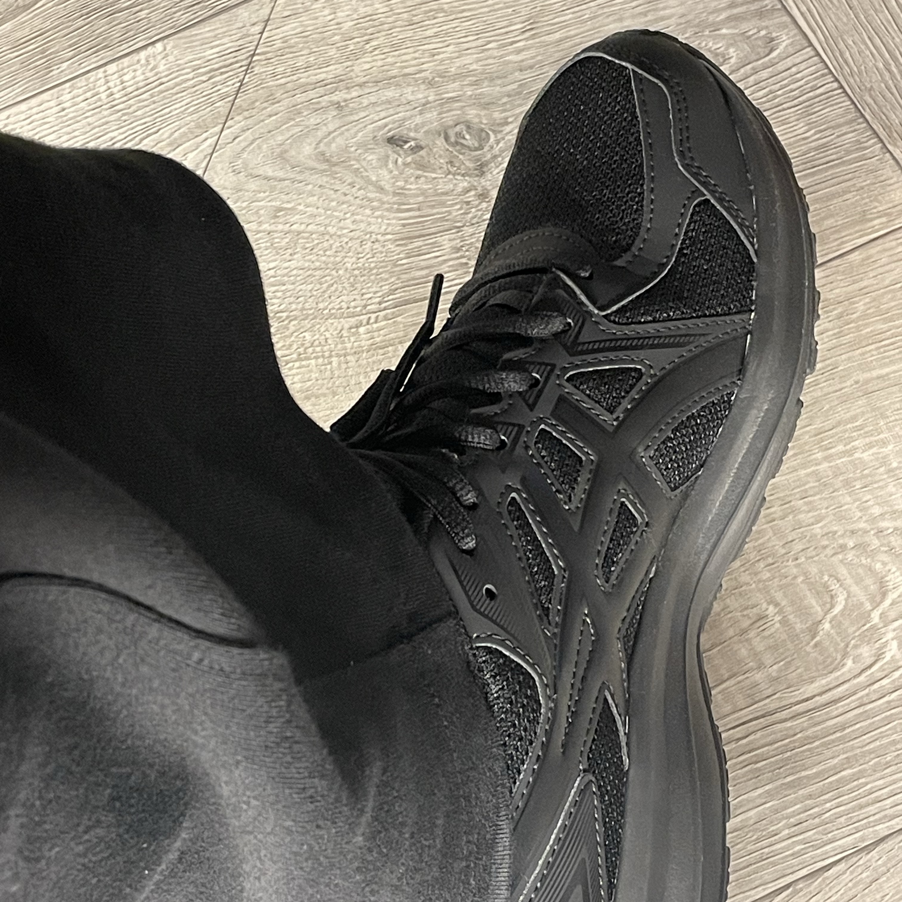 Asics Jog 100 T Black - 4E Extra Wide 착용 스타일 - 2