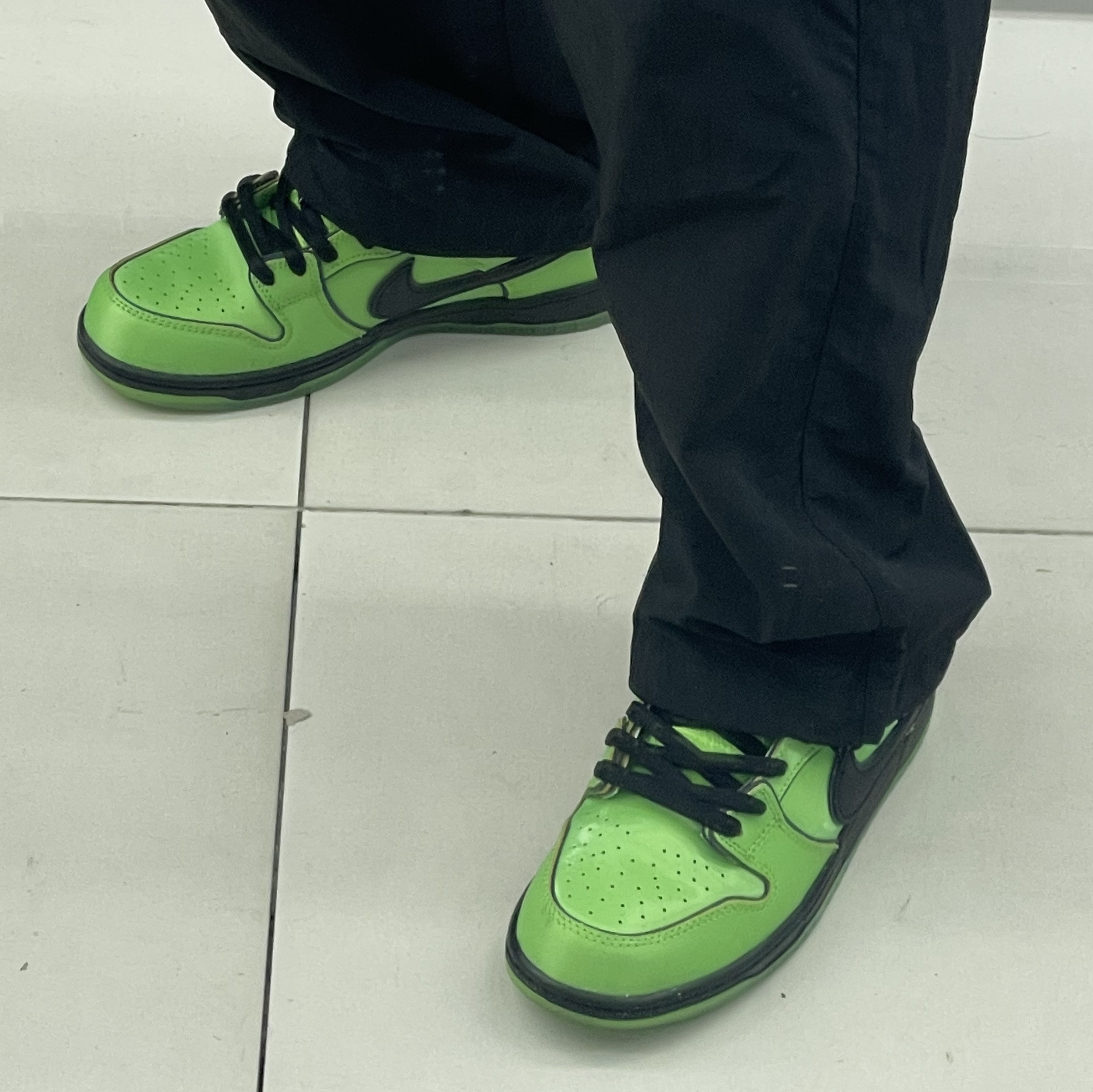 Nike x The Powerpuff Girls SB Dunk Low Pro QS Buttercup 착용 스타일 - 1