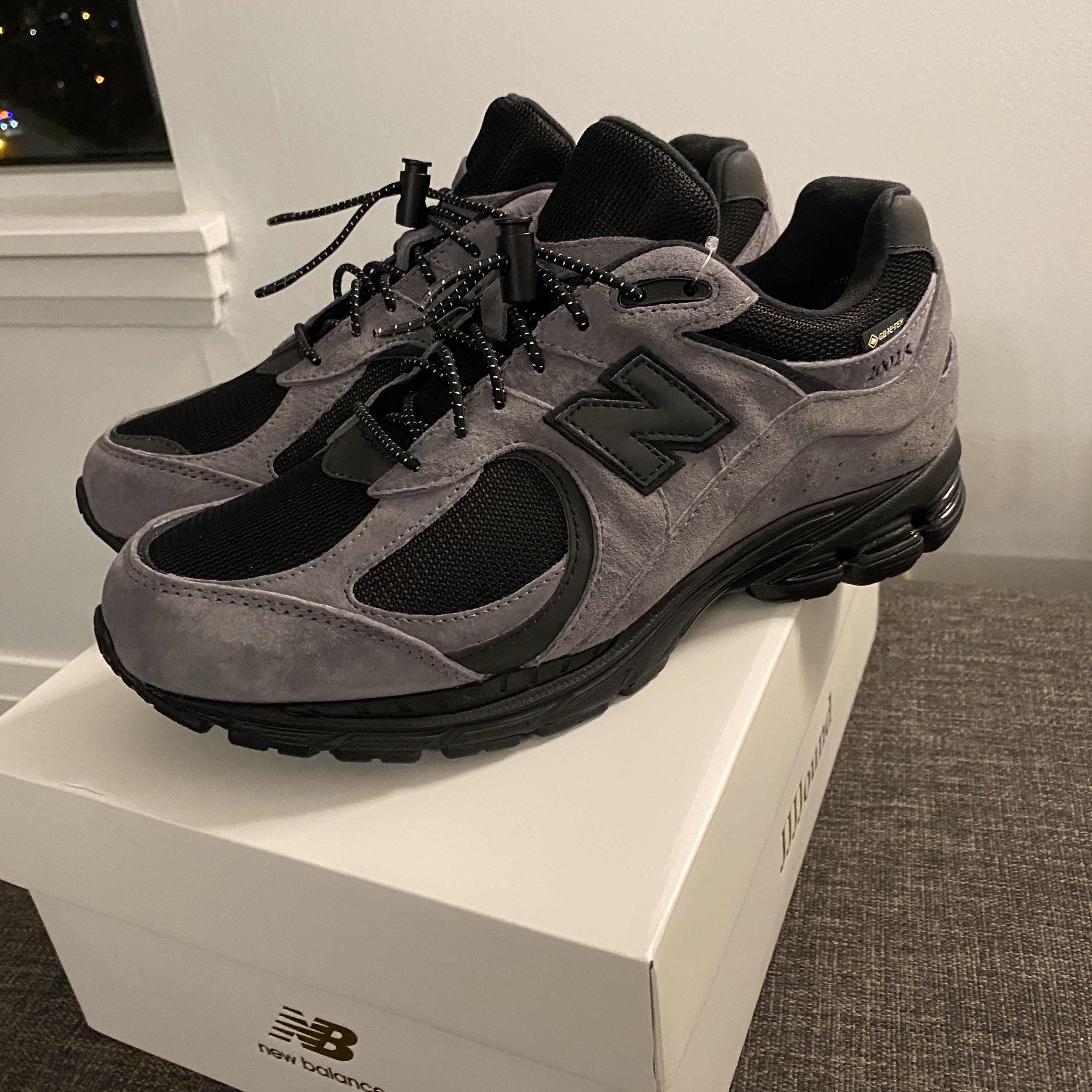 New Balance x JJJJound 2002R Gore-Tex Pine, New Balance x JJJJound 2002R Gore-Tex Charcoal 착용 스타일 - 3