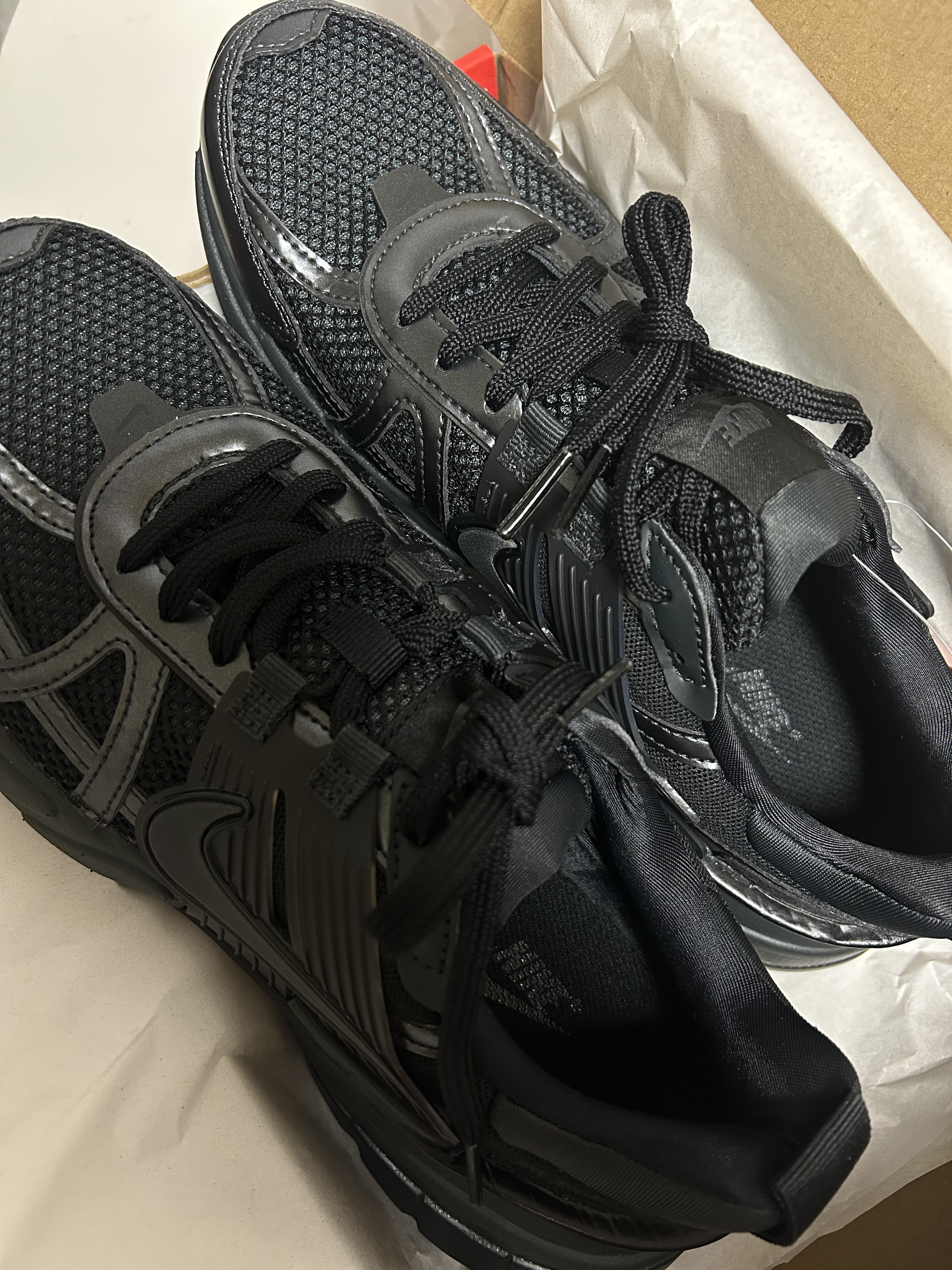 Nike V2K Run Black Anthracite 착용 스타일