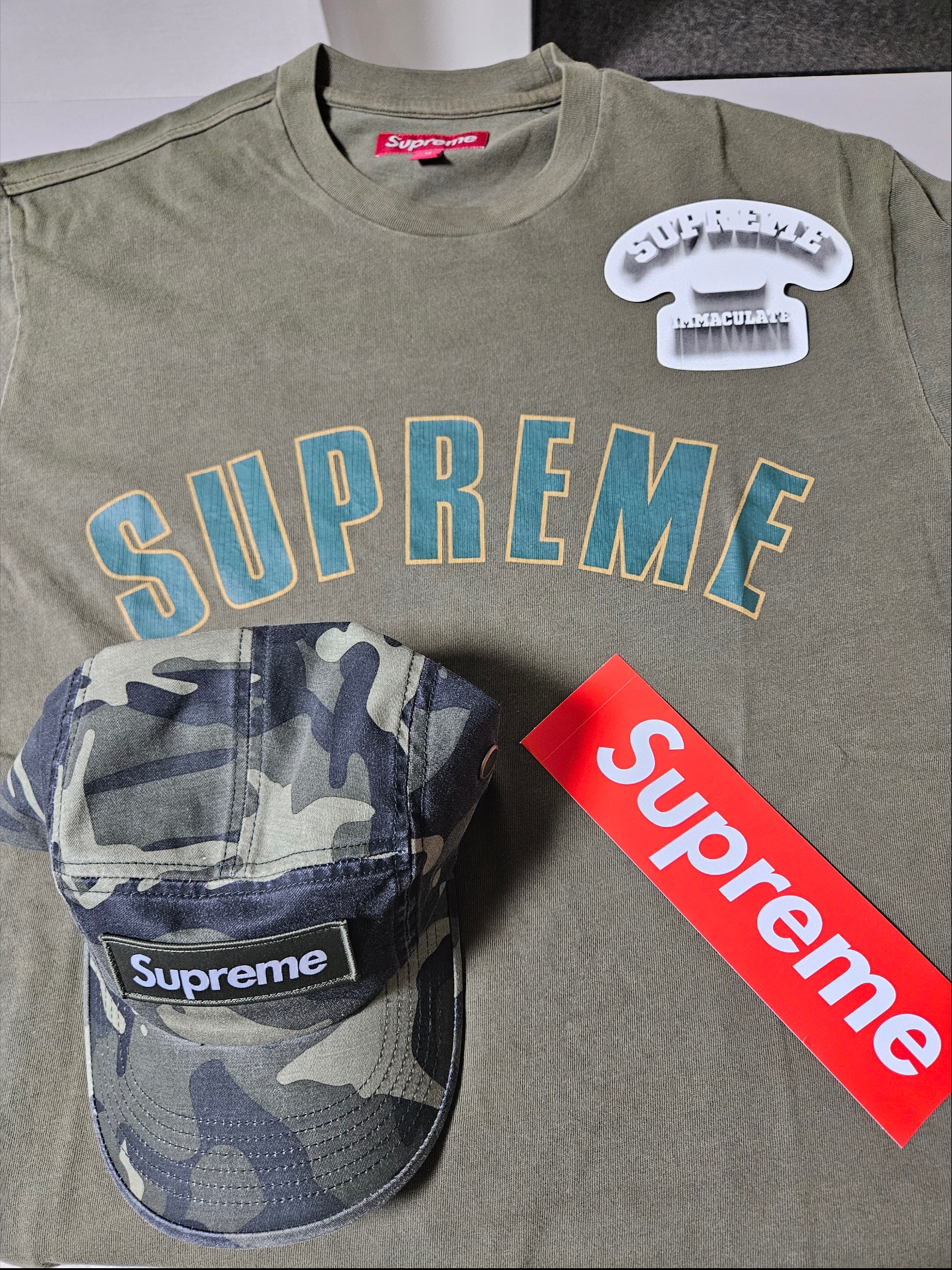 Supreme Military Camp Cap Olive Camo - 23SS, Supreme Cracked Arc S/S Top Olive - 24SS 착용 스타일 - 1
