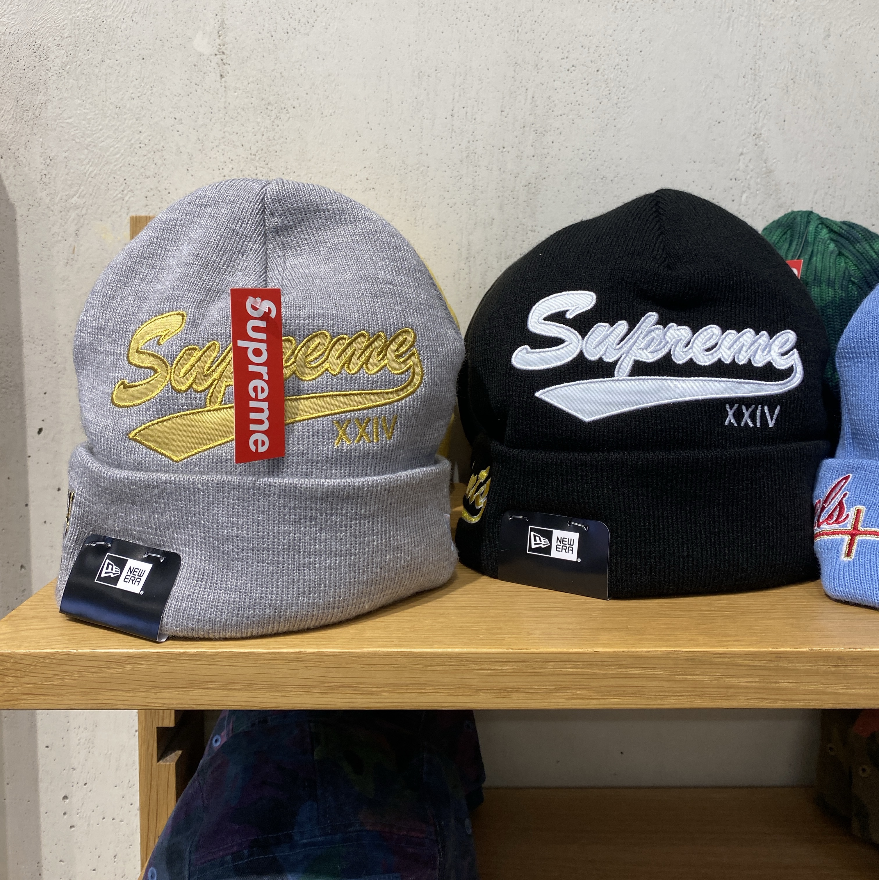 Supreme x New Era Salvation Beanie Black - 24SS, Supreme x New Era Salvation Beanie Heather Grey - 24SS 착용 스타일