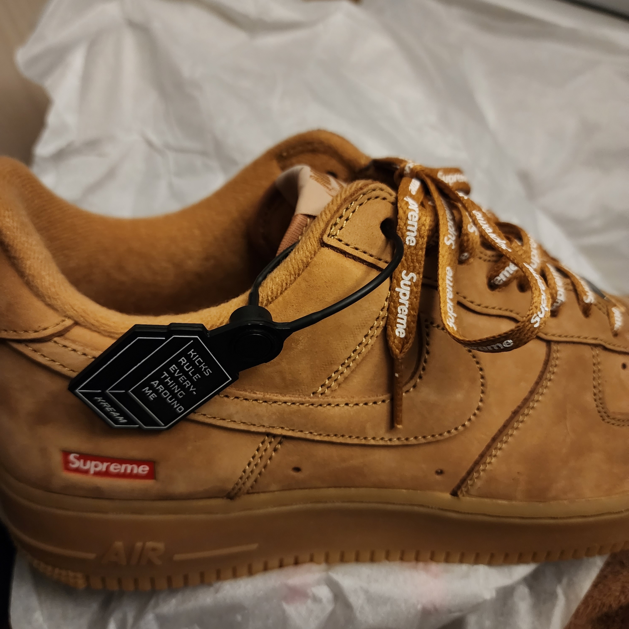 Nike x Supreme Air Force 1 Low Flax 착용 스타일