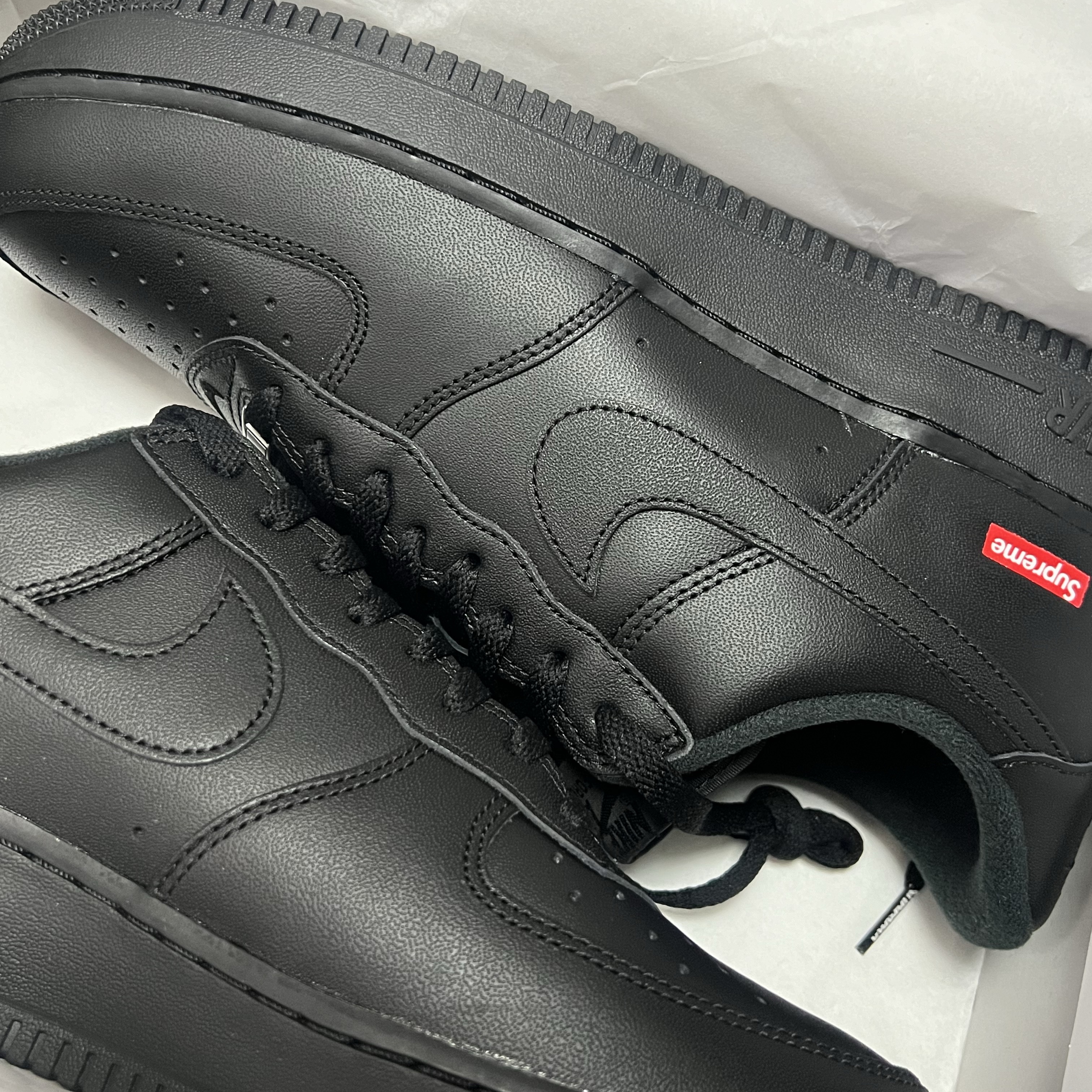 Nike x Supreme Air Force 1 Low Black 착용 스타일