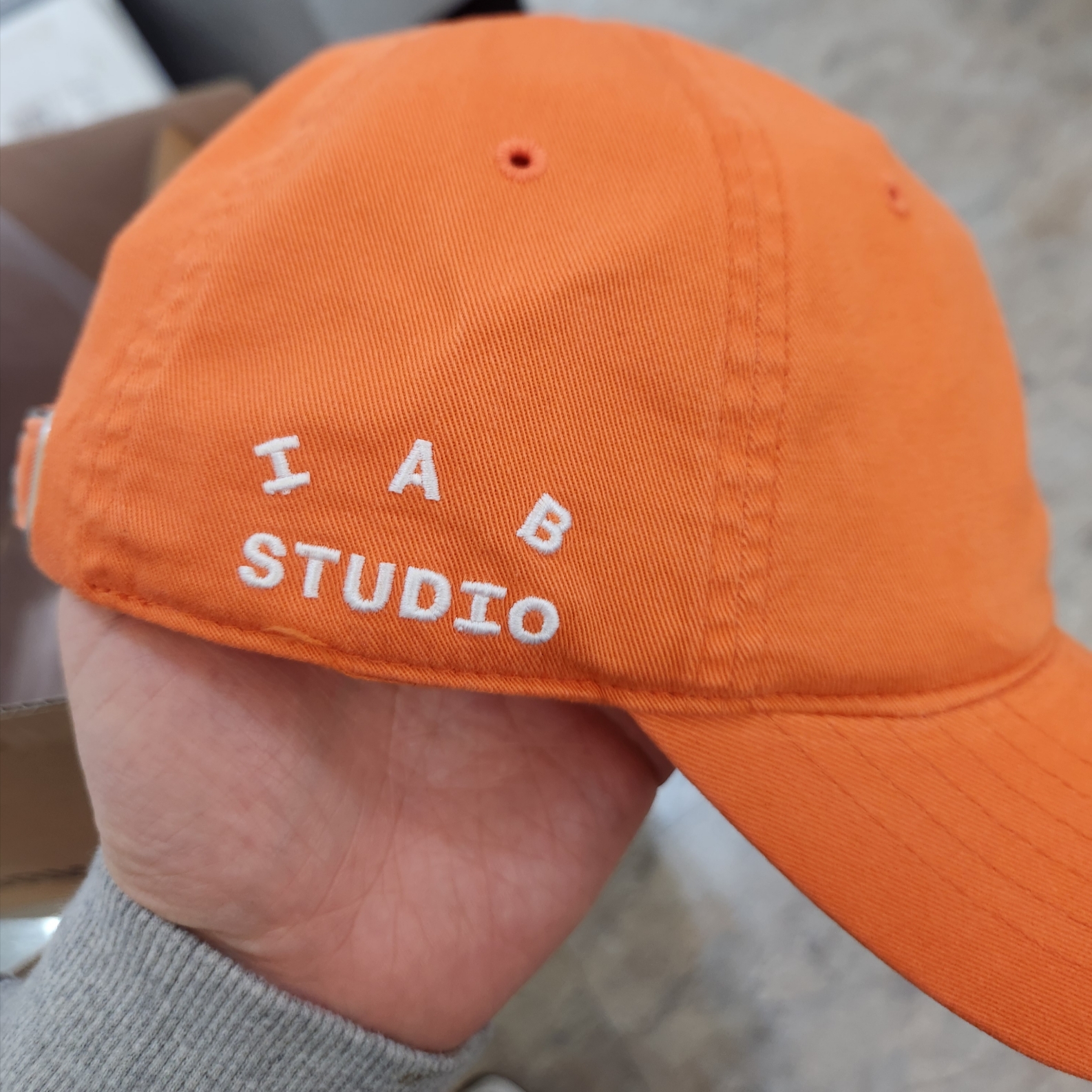 IAB Studio Cap Orange 착용 스타일 - 1