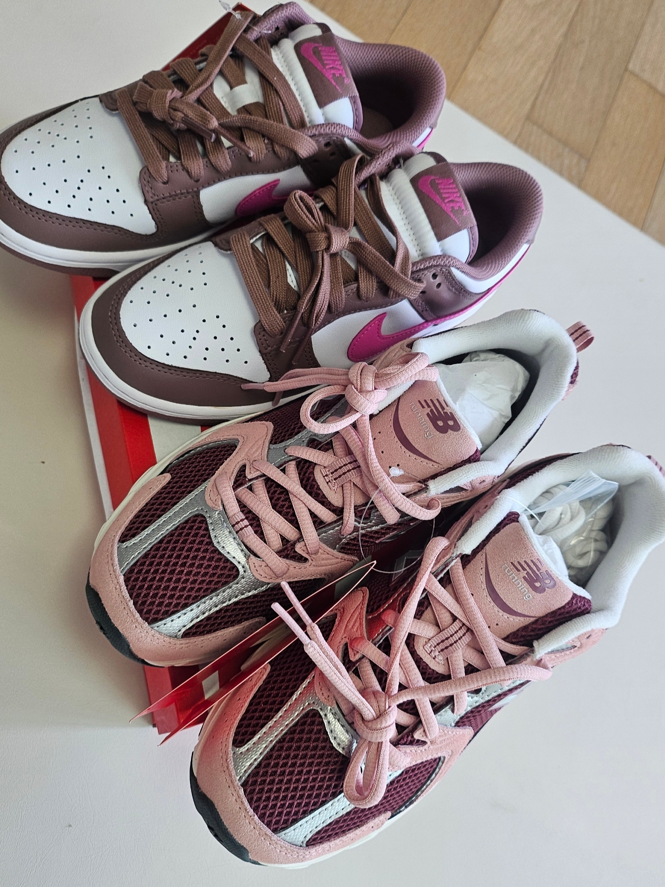 New Balance 530 Burgundy, (W) Nike Dunk Low Smokey Mauve Playful Pink 착용 스타일