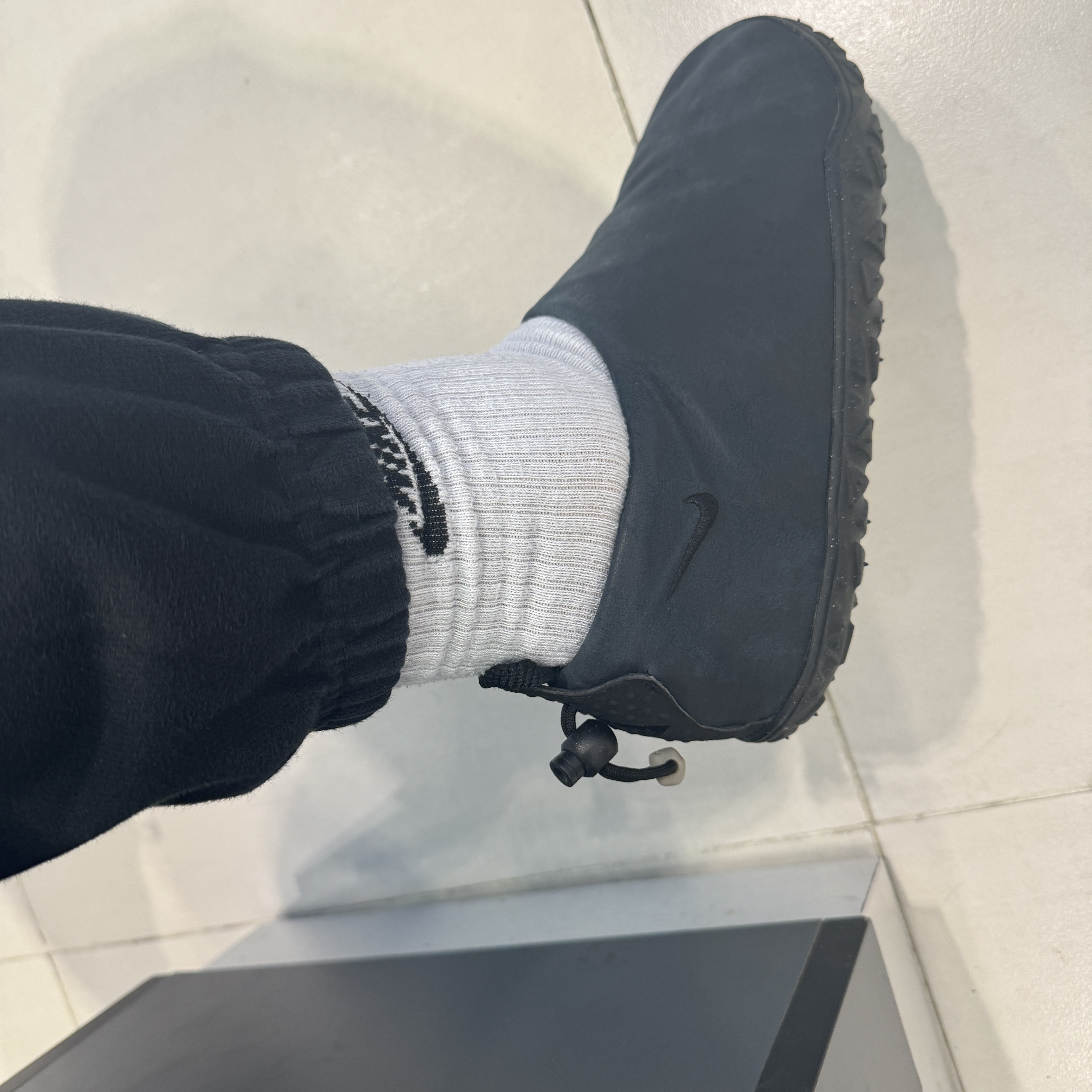 Nike ACG Moc PRM Black Leather 착용 스타일 - 1