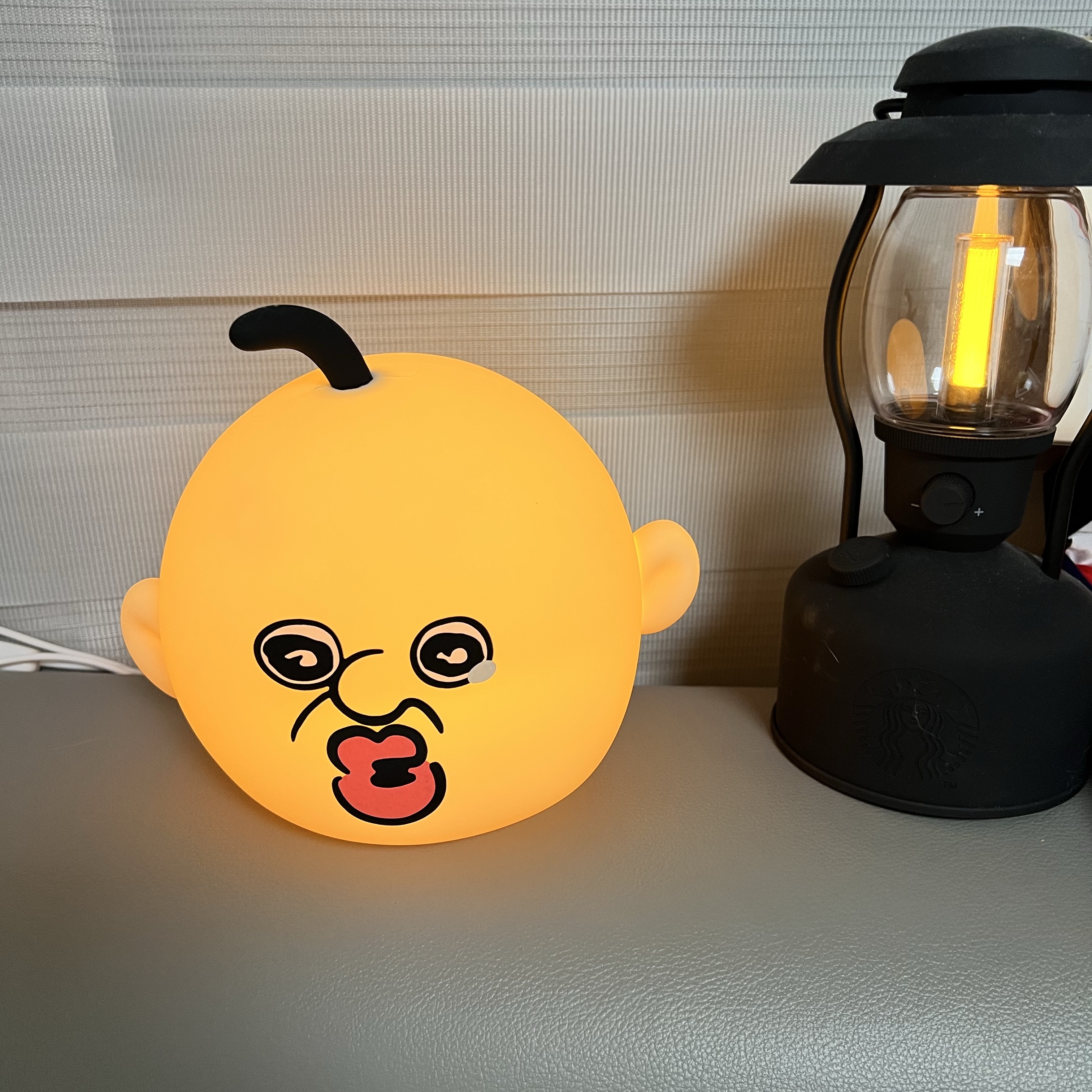 Bbangbbang Getting Hit Mood Lamp, Starbucks Summer Night Singing Lantern Cold Blac (Korean Ver.) 착용 스타일