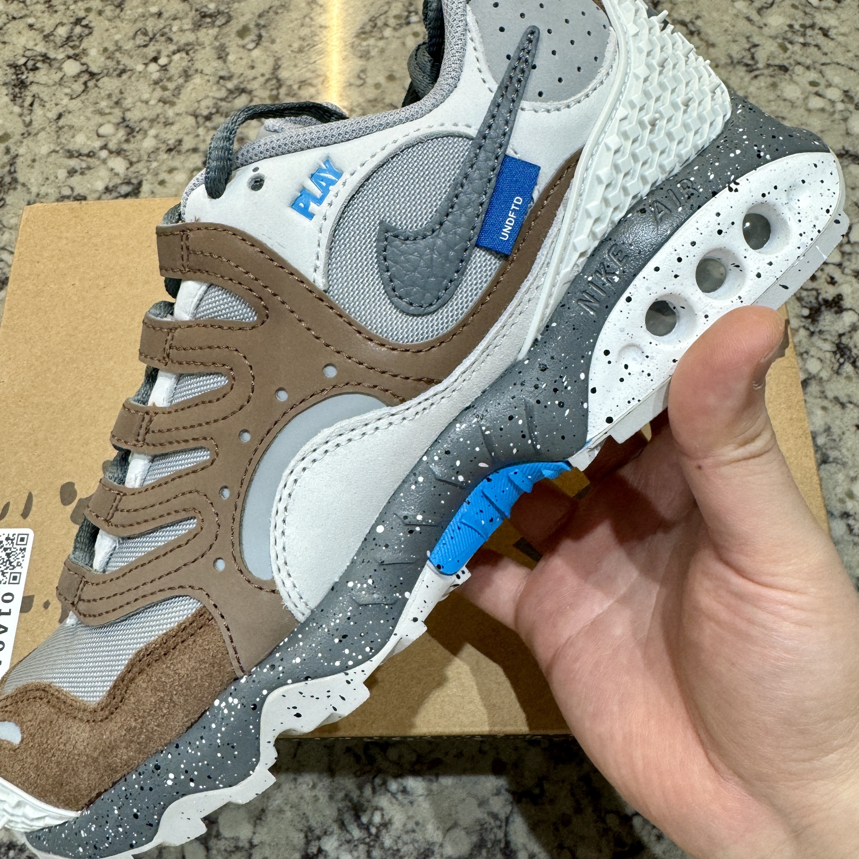 Nike x Undefeated Air Terra Humara Archaeobrown 착용 스타일 - 1
