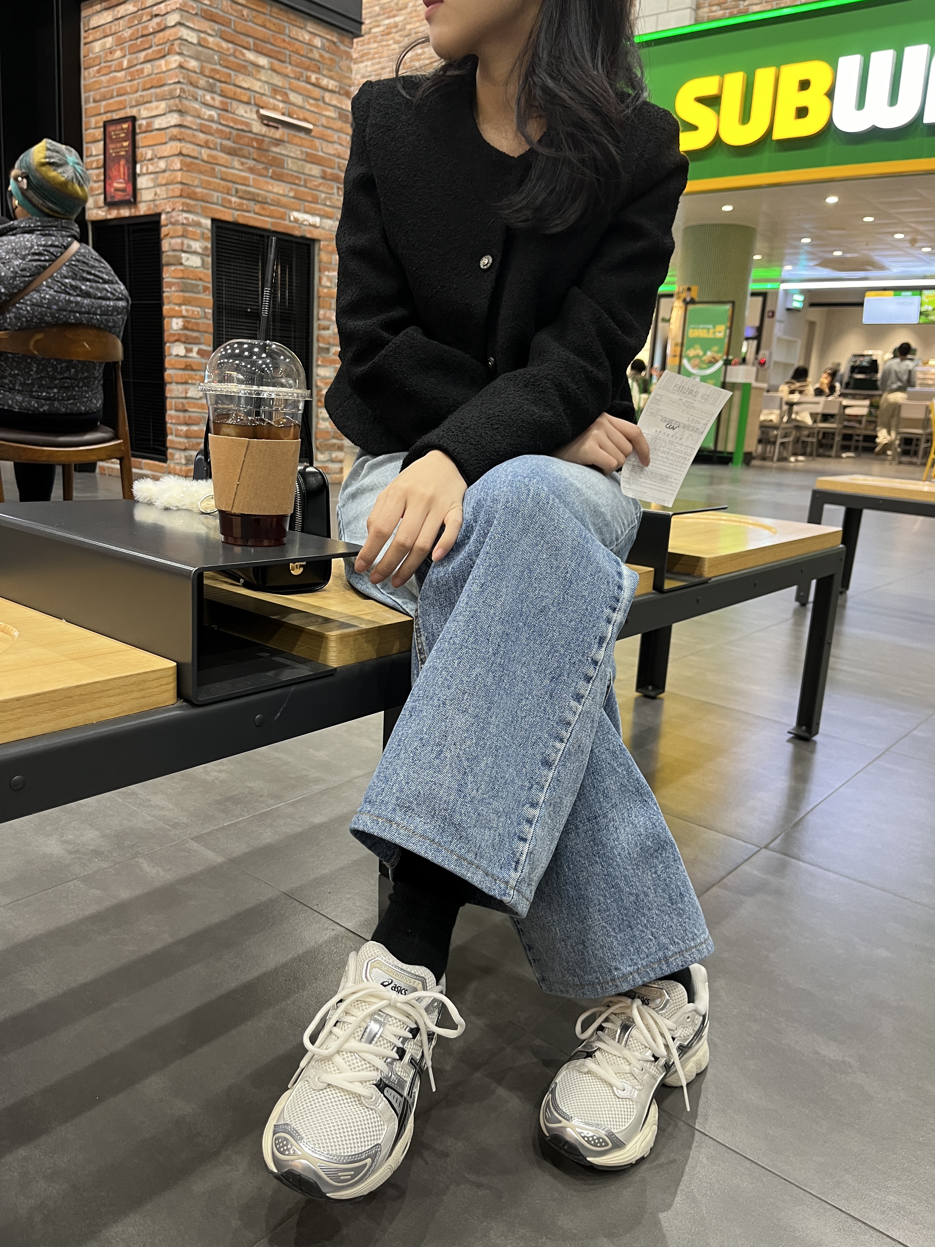 Asics Gel-Nimbus 9 Cream Black 착용 스타일