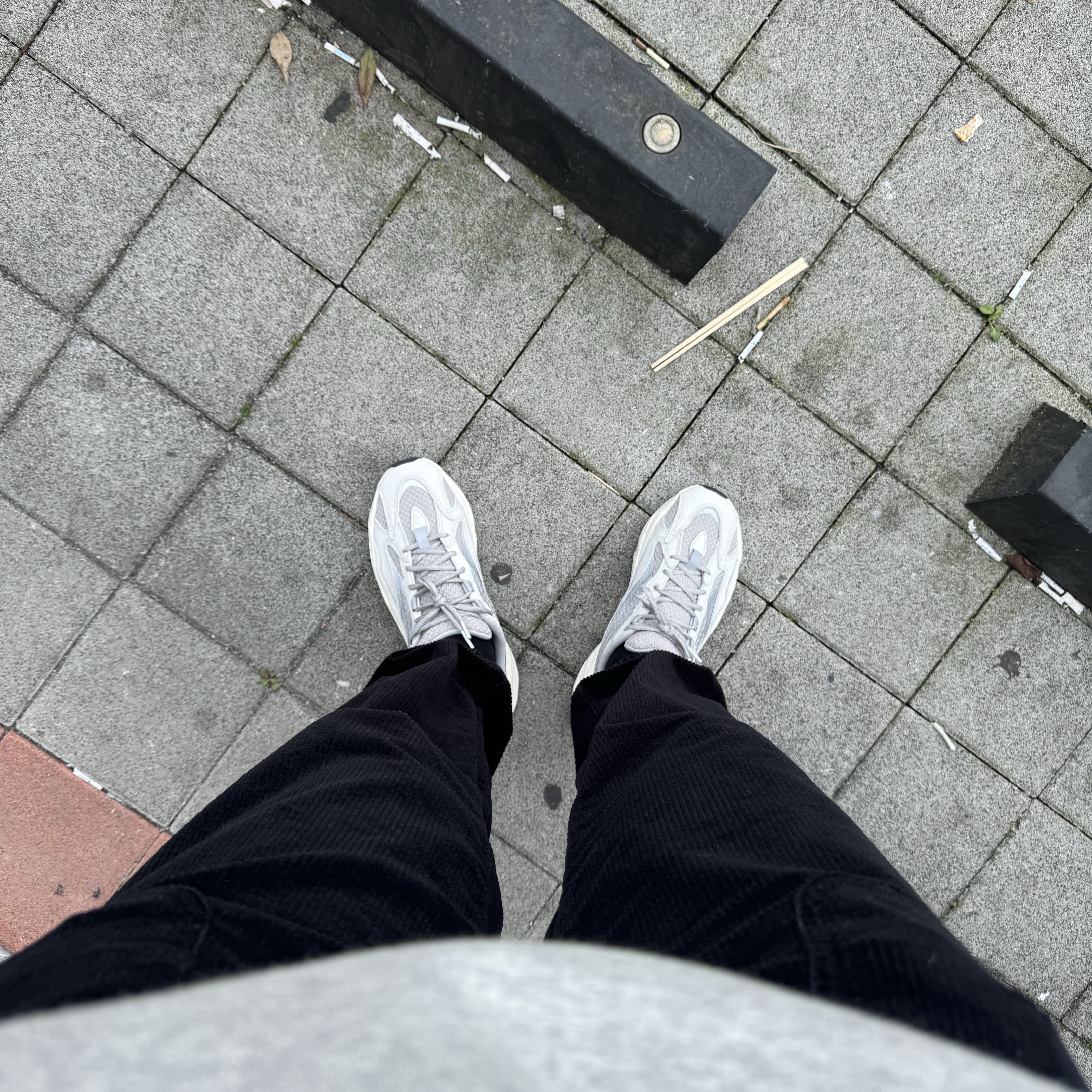 Adidas Yeezy Boost 700 V2 Static 2022 착용 스타일