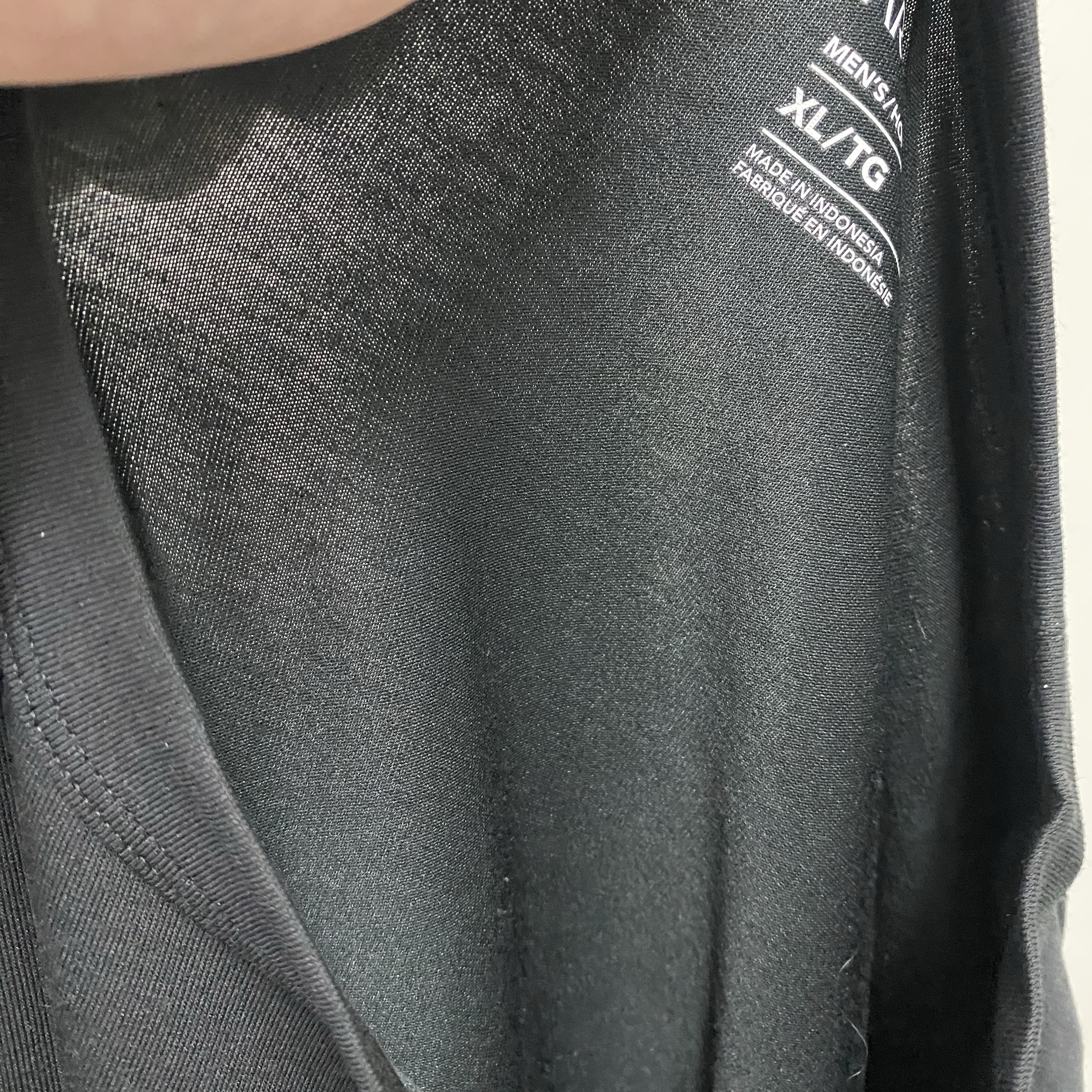 Arc'teryx Captive Split T-Shirt Black Gold 착용 스타일 - 5