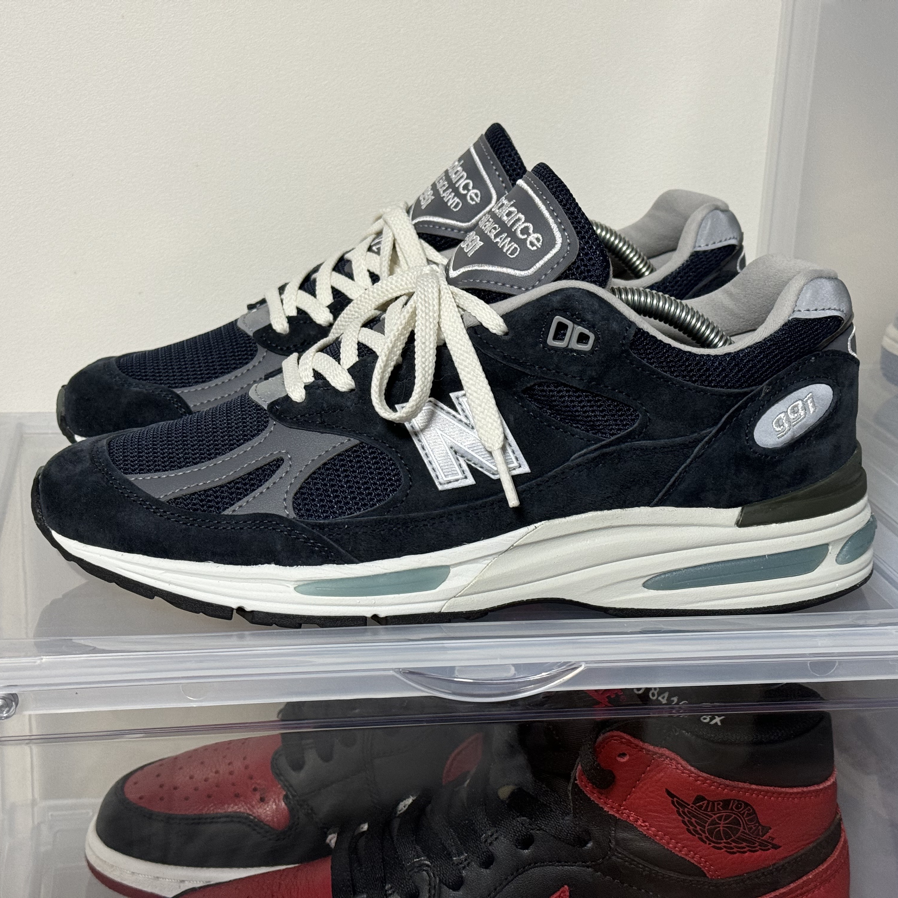 New Balance 991v2 Made in UK Dark Navy Smoked Pearl 착용 스타일 - 1