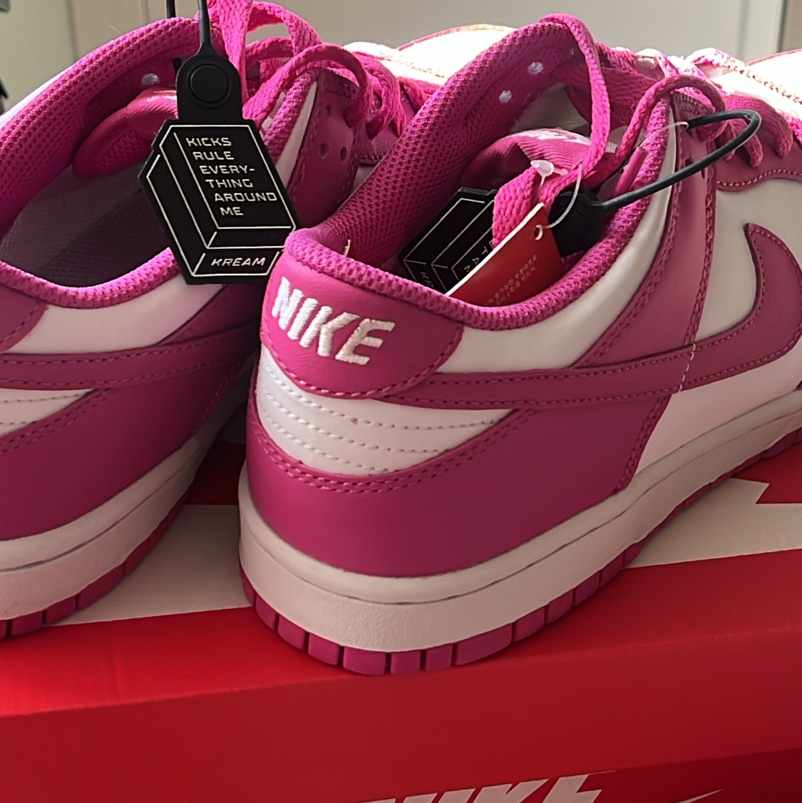 (GS) Nike Dunk Low White Active Fuchsia 착용 스타일