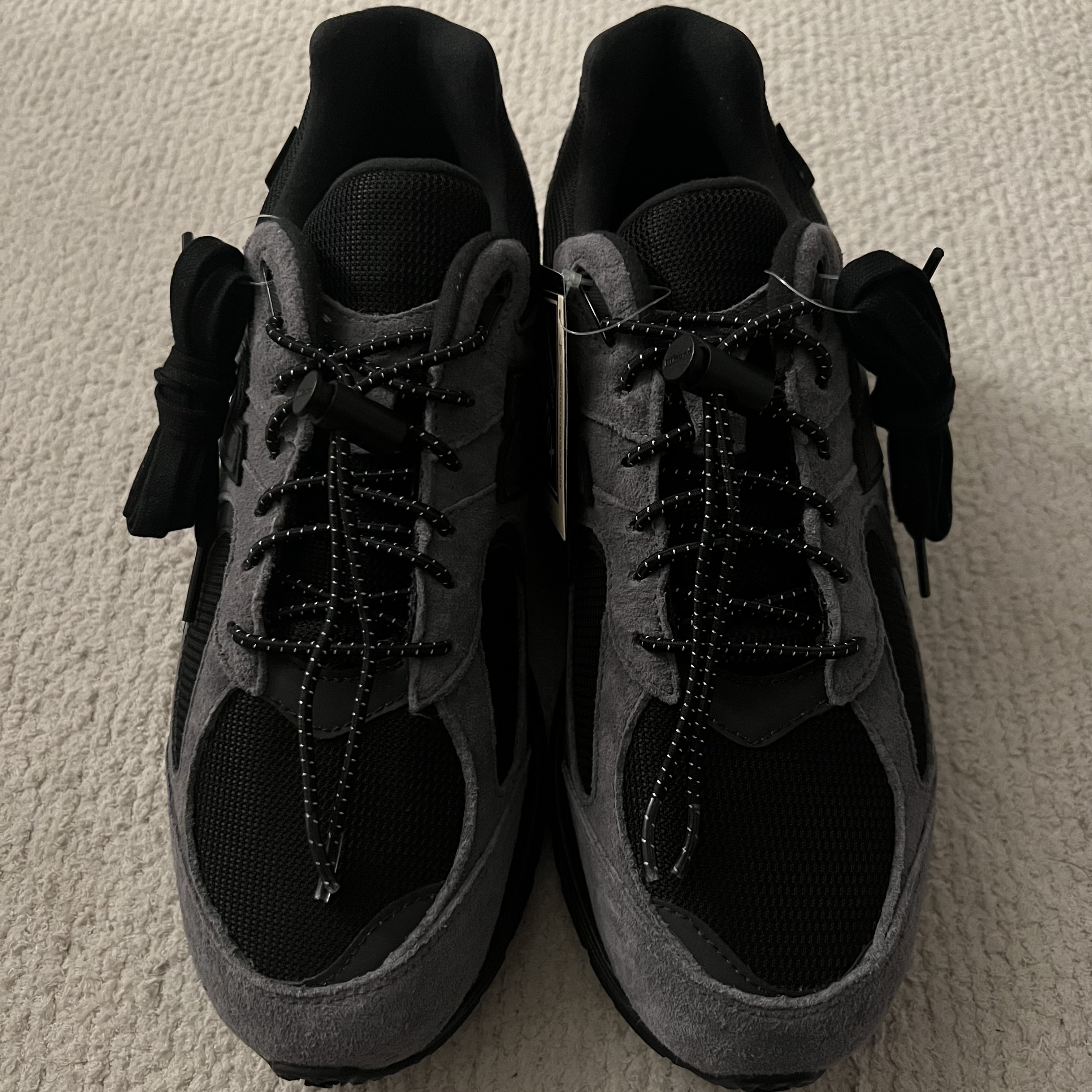 New Balance x JJJJound 2002R Gore-Tex Charcoal 착용 스타일 - 2