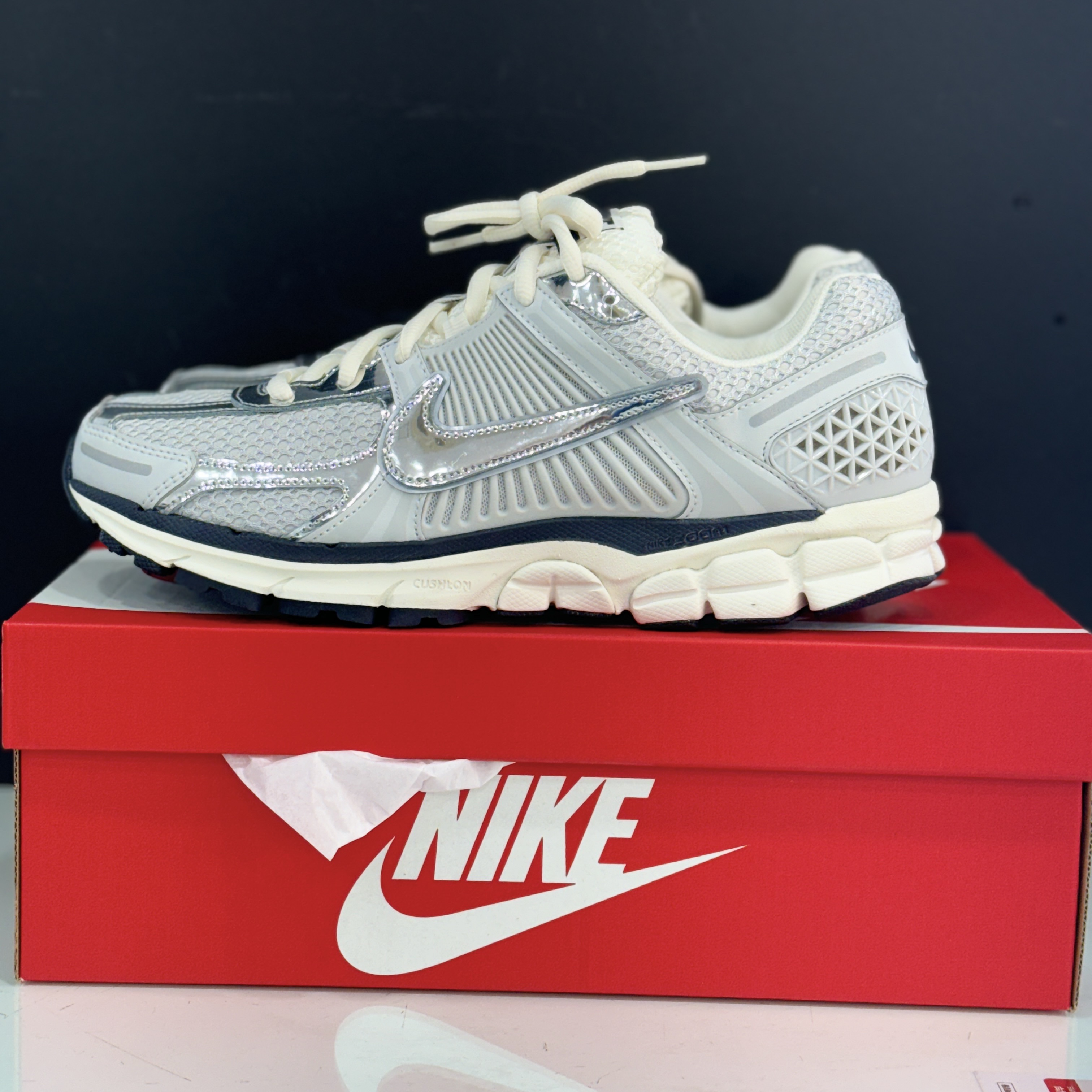 Nike Zoom Vomero 5 Photon Dust Gridiron 착용 스타일 - 1