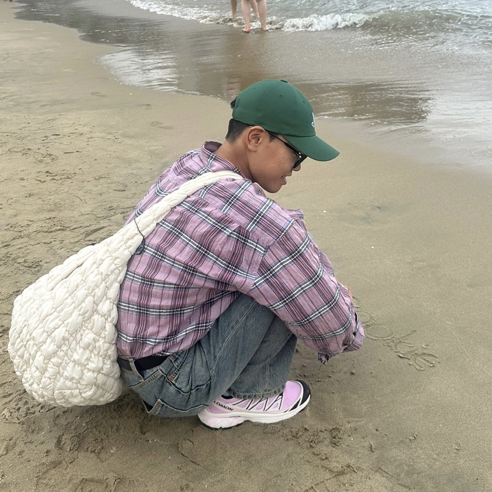 Salomon x Sandy Liang XT-6 Expanse Cradle Pink, COS Quilted Oversized Shoulder Bag Off White Light Beige 착용 스타일