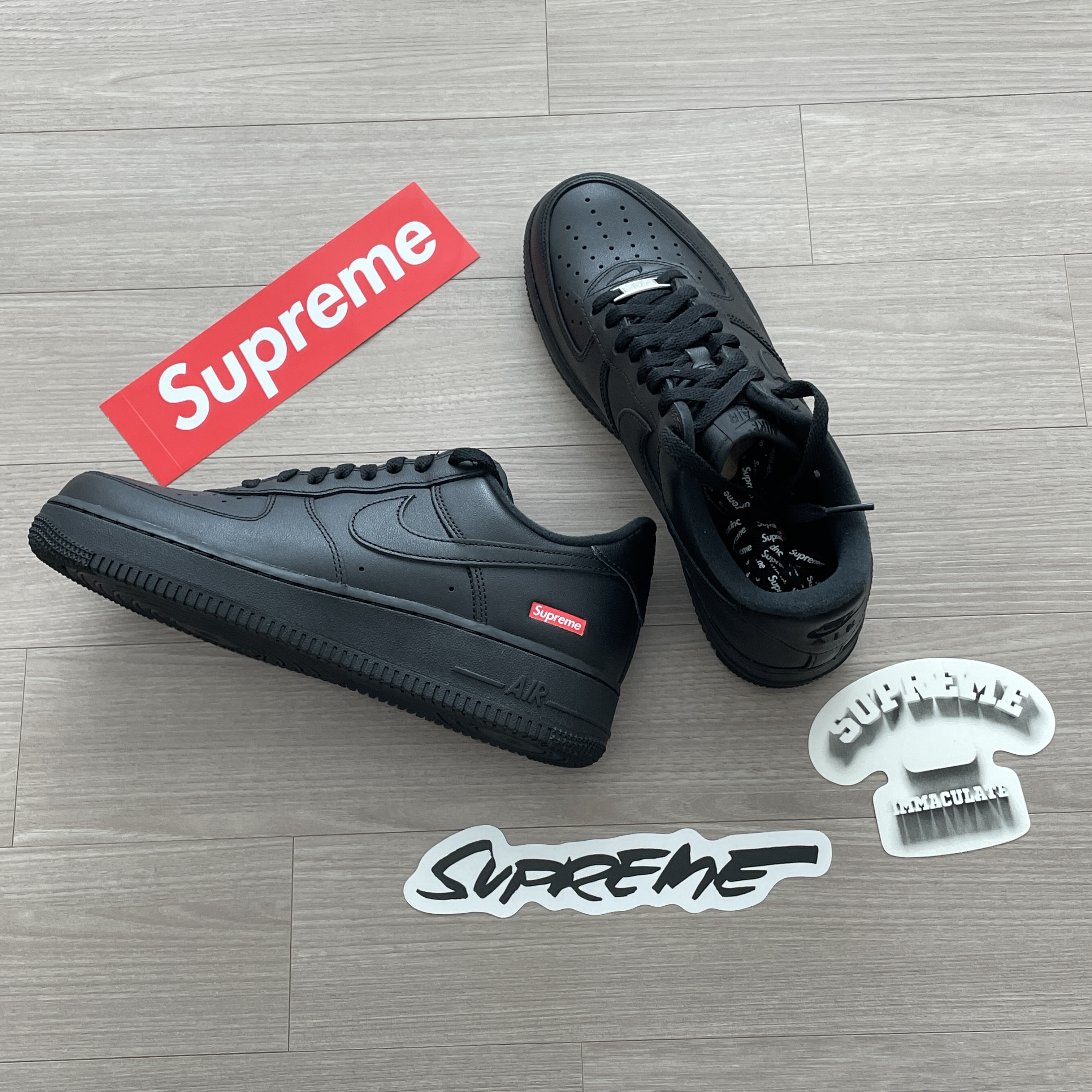 Nike x Supreme Air Force 1 Low Black 착용 스타일 - 1