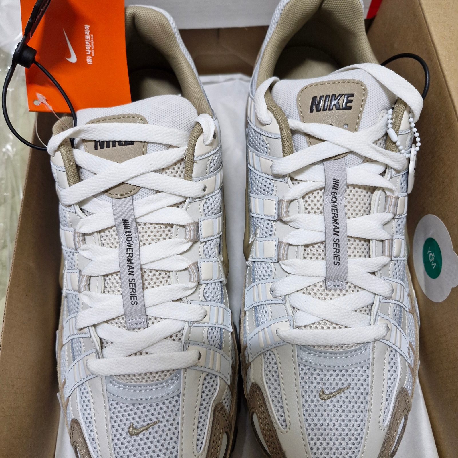 Nike P-6000 PRM Hangul Day Photon Dust Khaki 착용 스타일 - 3
