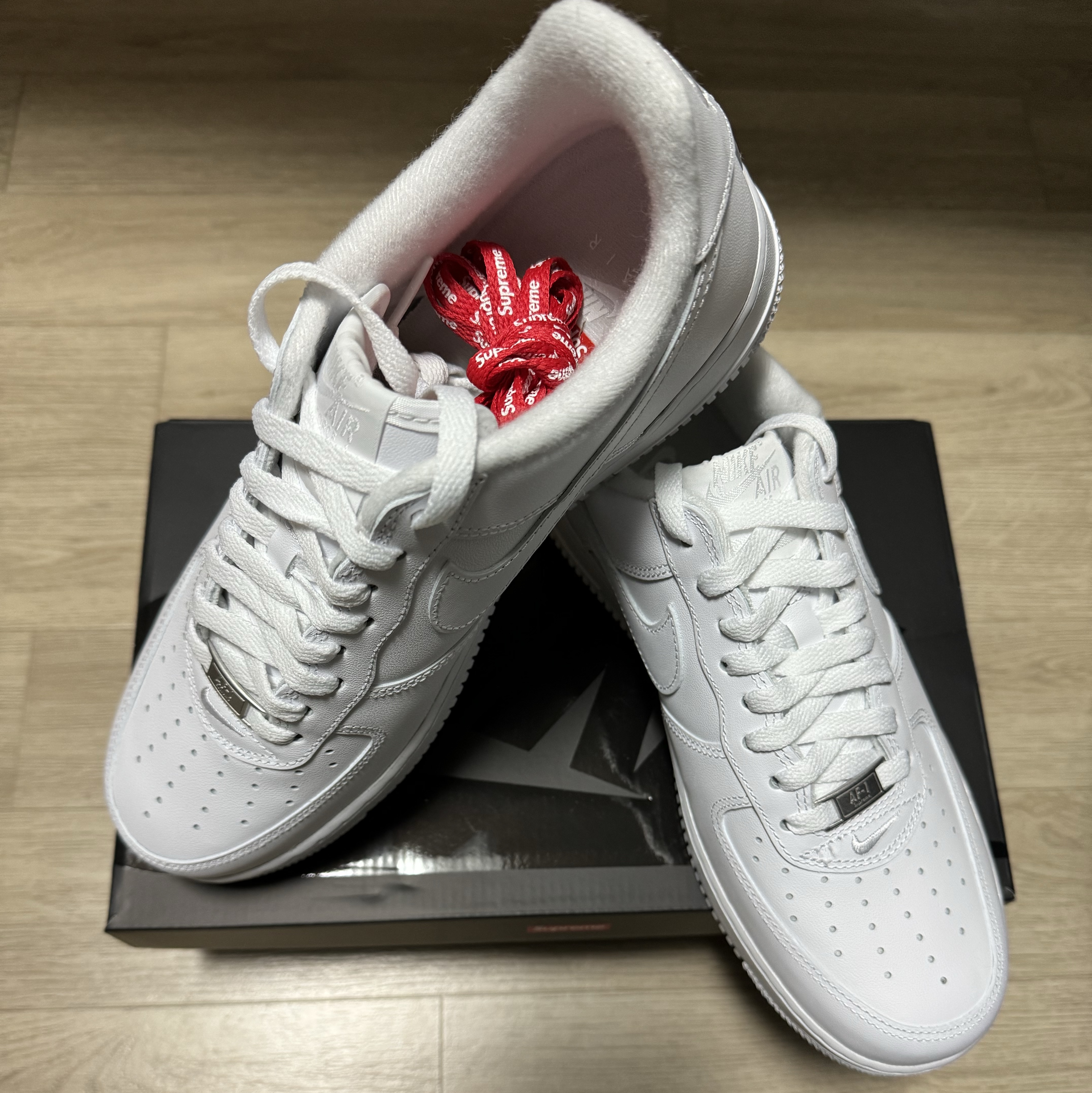 Nike x Supreme Air Force 1 Low White 착용 스타일