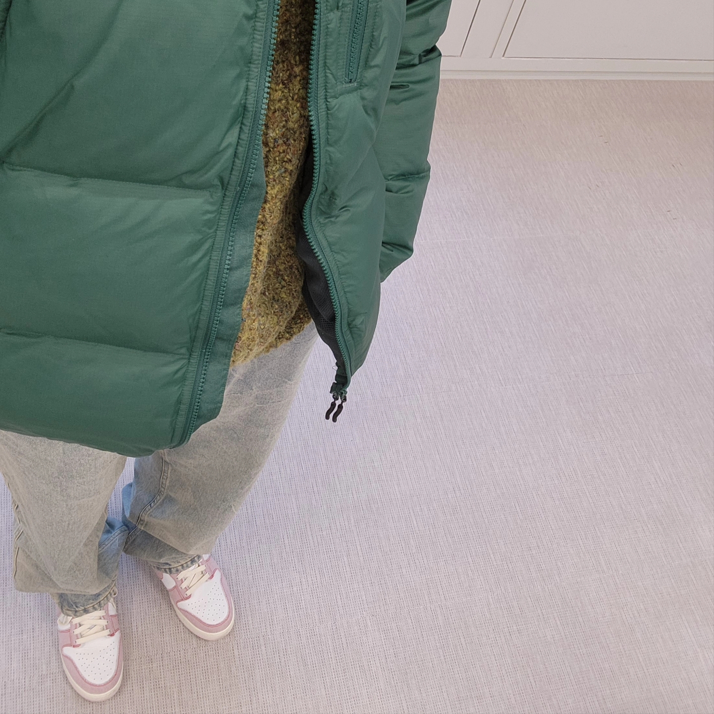 Nike Dunk High 1985 Barely Rose 착용 스타일