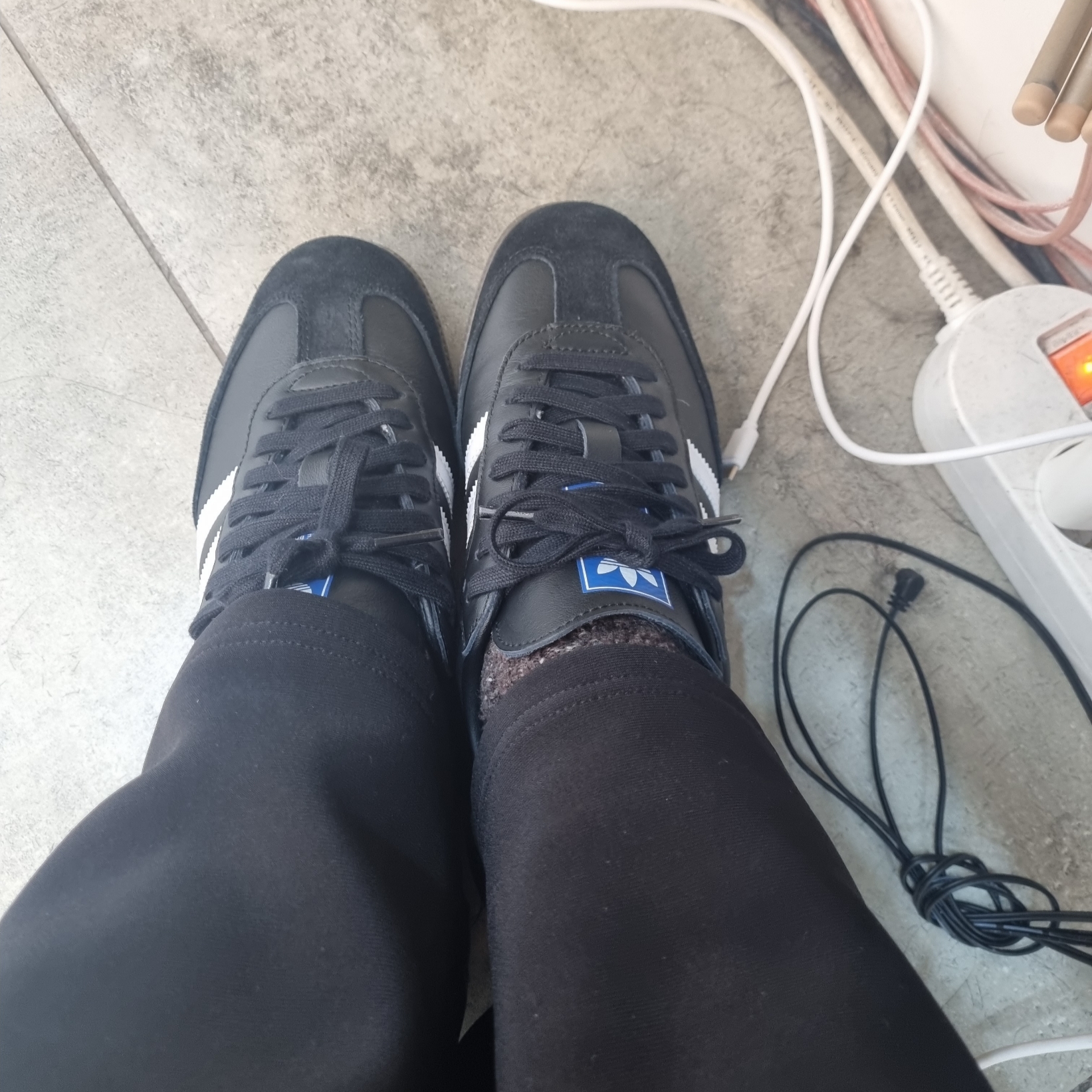 Adidas Samba OG Black White Gum 착용 스타일
