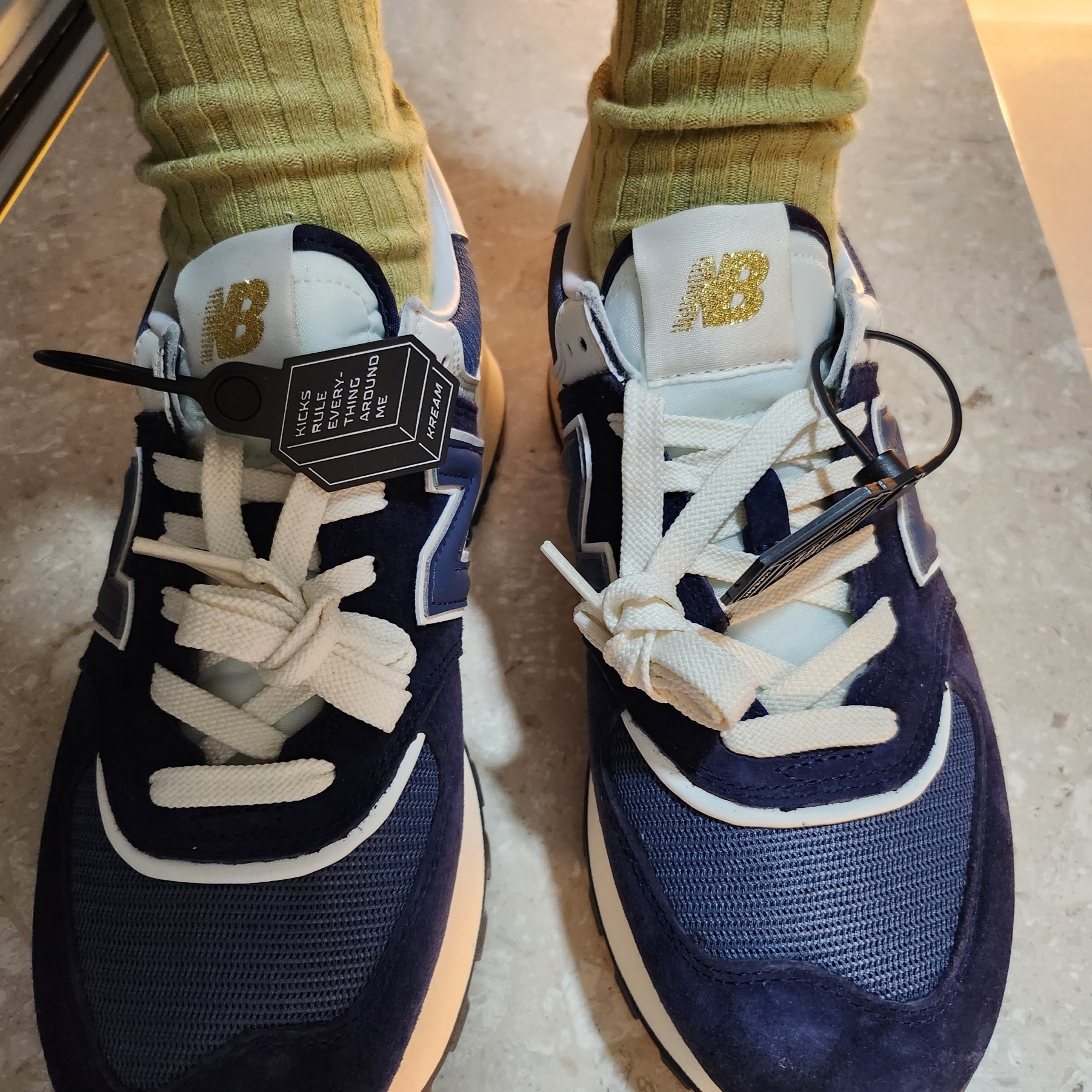 New Balance 574 Legacy Navy 착용 스타일