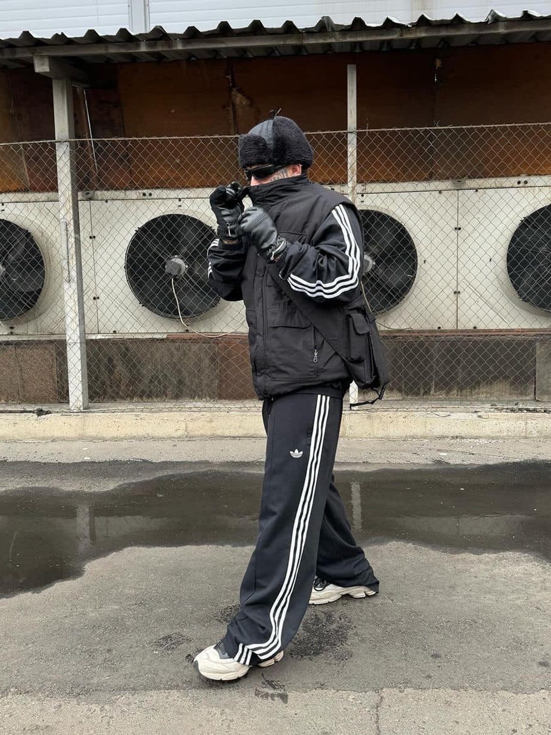 Adidas Firebird Track Pants Black - KR Sizing, Palace x Adidas Firebird Track Pants Black - 23SS 착용 스타일 - 4