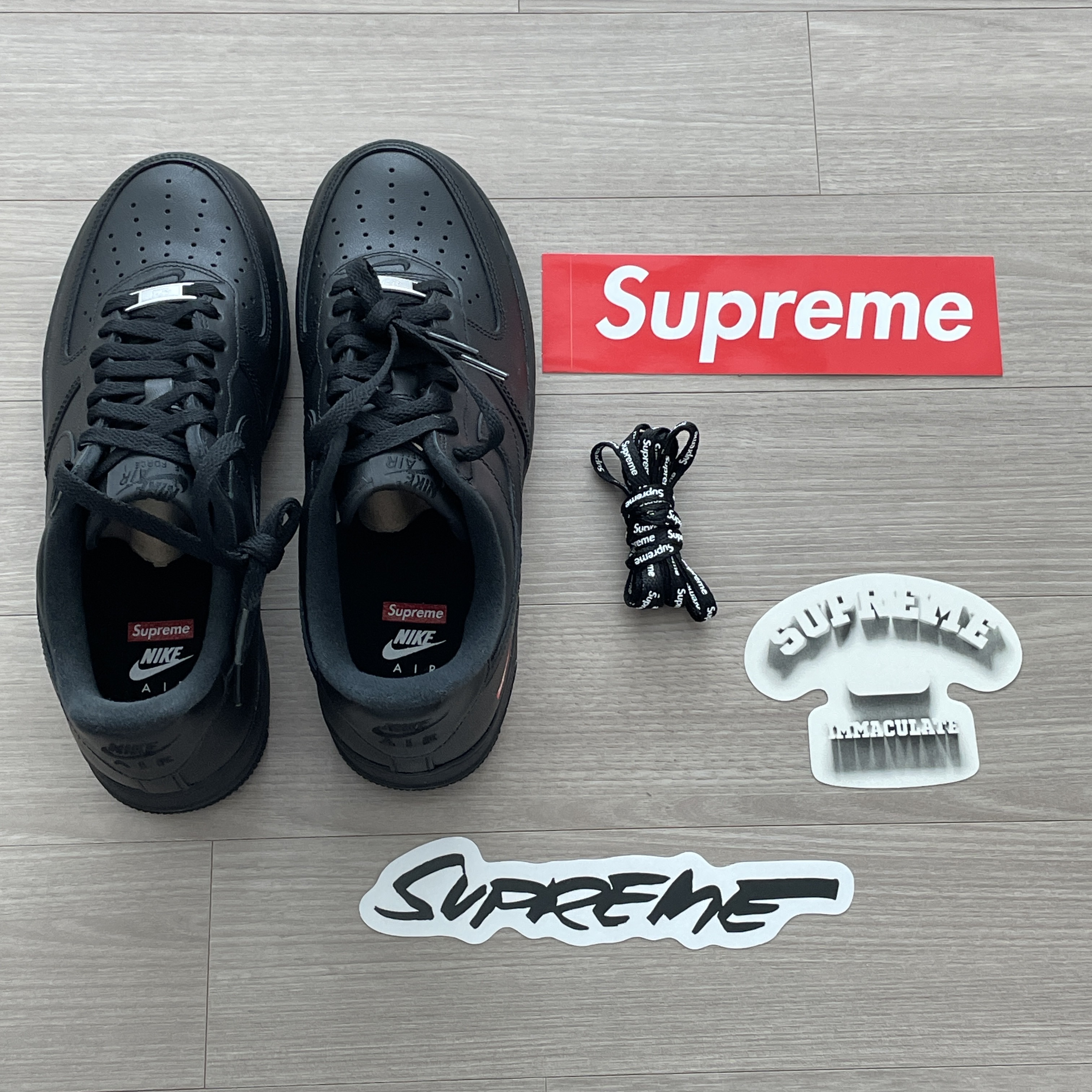 Nike x Supreme Air Force 1 Low Black 착용 스타일 - 2