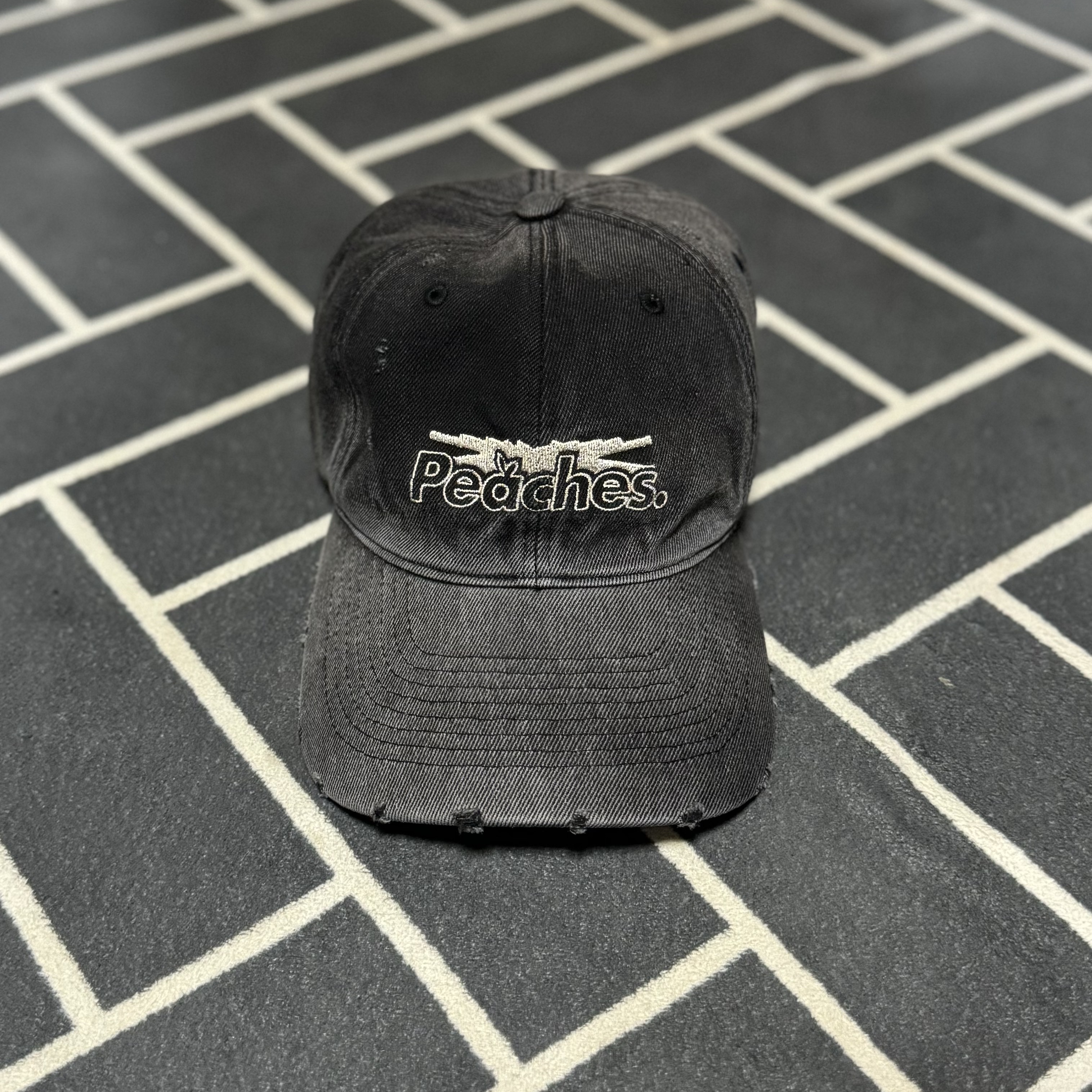 [예약 배송] [LE SSERAFIM x Peaches.] BALL CAP, [LE SSERAFIM x Peaches.] BALL CAP 착용 스타일 - 1