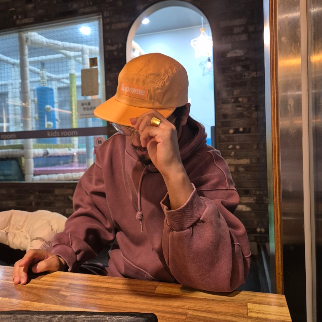 Supreme Washed Chino Twill Camp Cap Peach - 24SS 착용 스타일