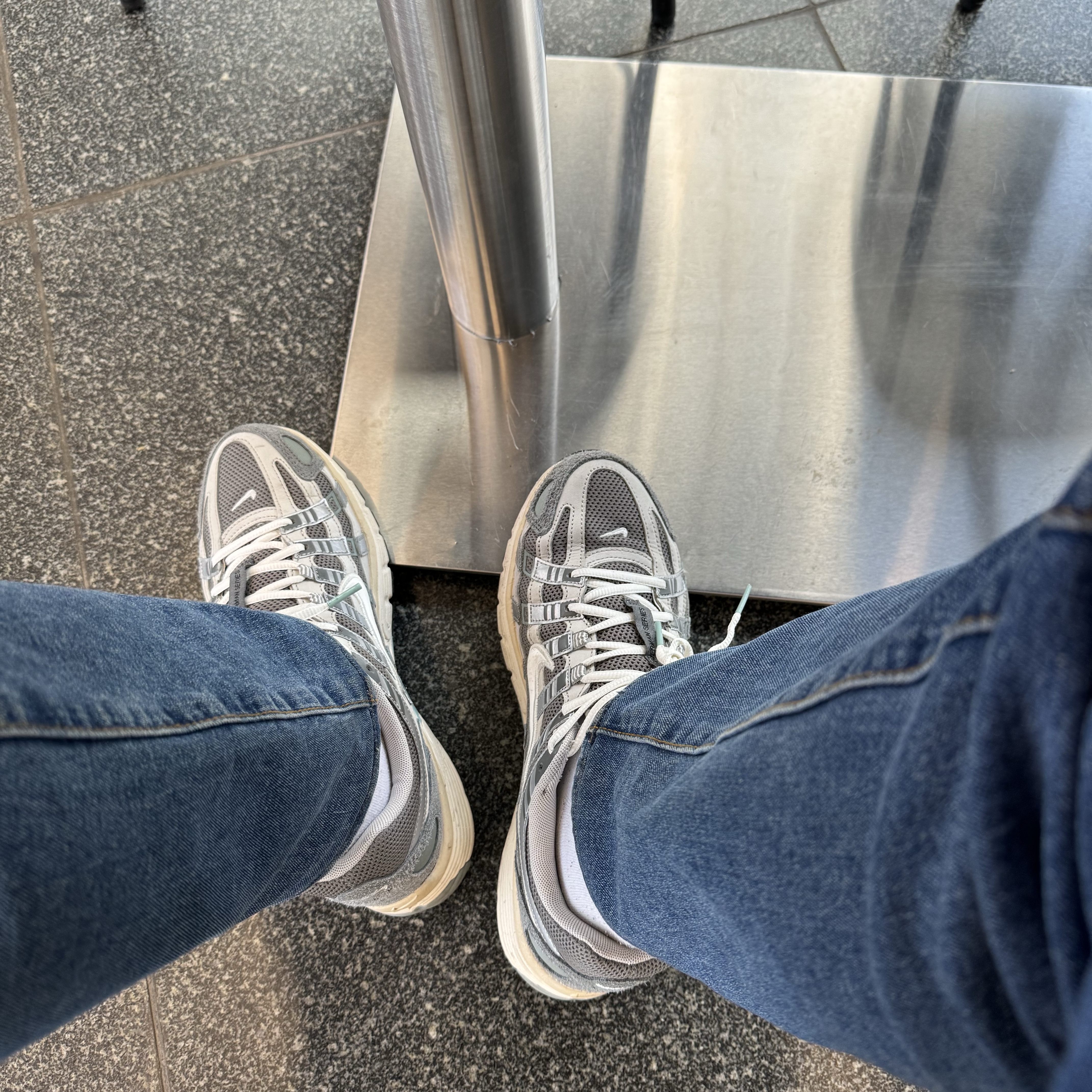 Nike P-6000 Flat Pewter Light Iron Ore 착용 스타일