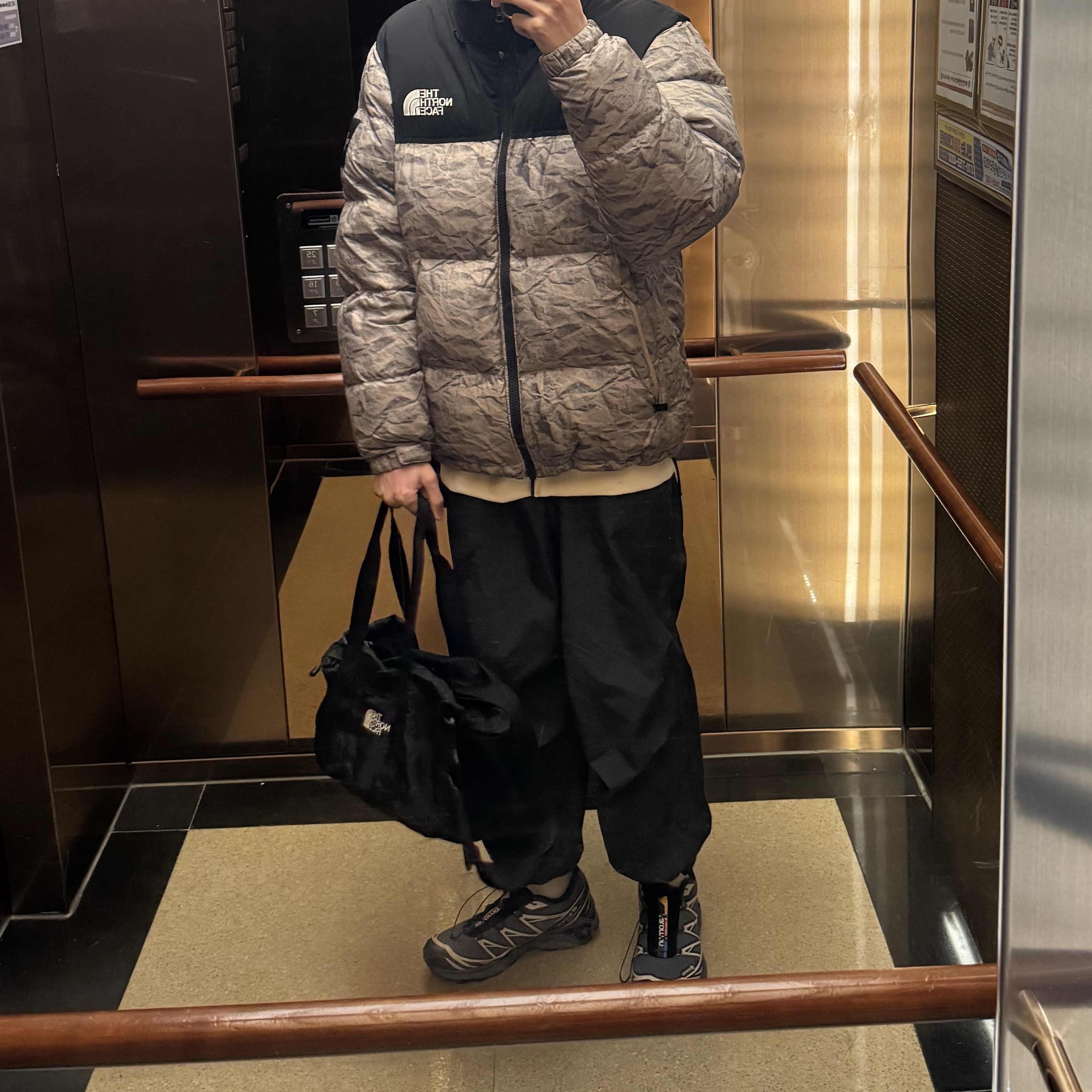 Salomon XT-6 Gore-Tex Black Ebony, The North Face White Label Novelty Nuptse Down Jacket Beige 착용 스타일
