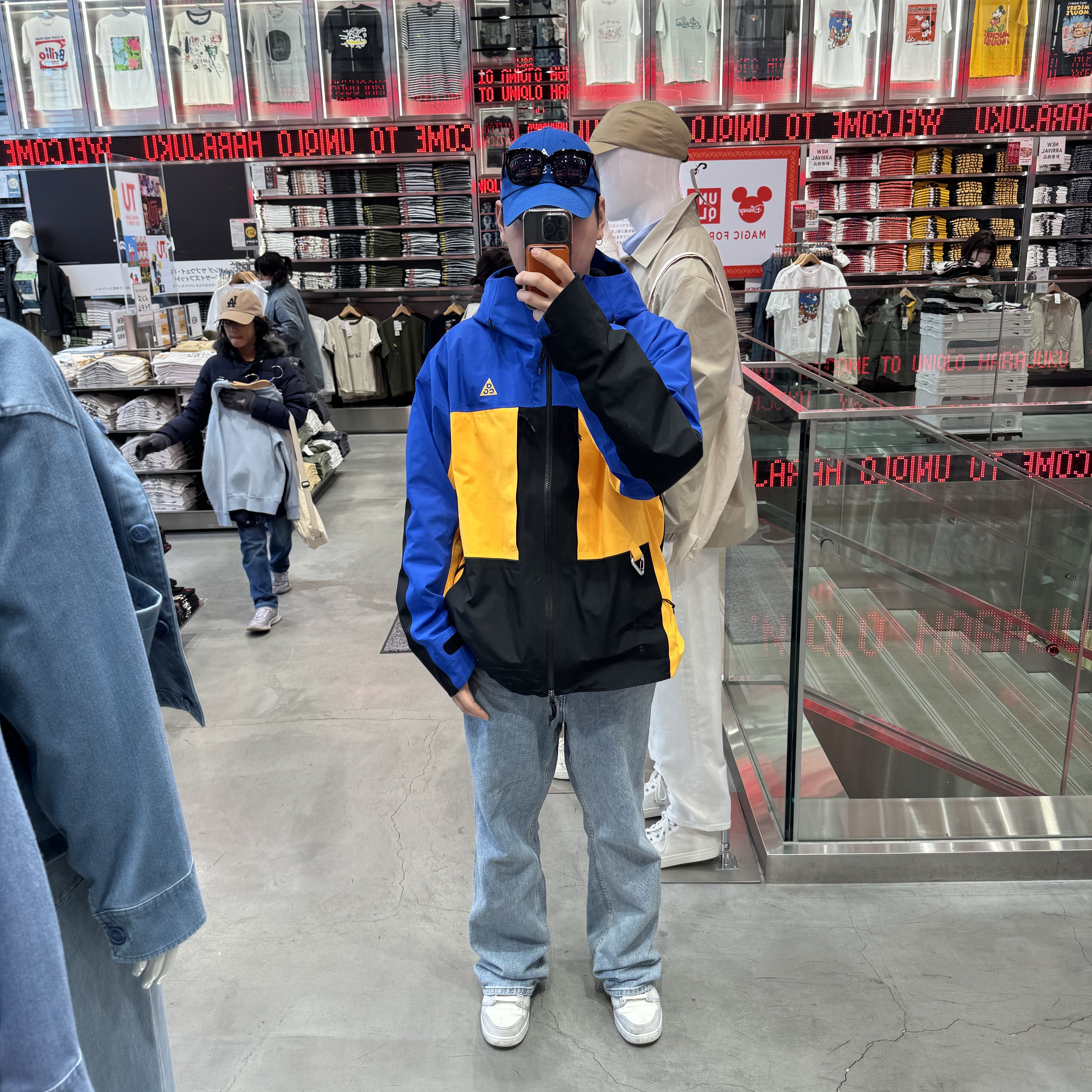 Nike ACG Gore-Tex Misery Ridge Jacket Hyper Royal - US/EU, Jordan 1 KO White and Black 착용 스타일