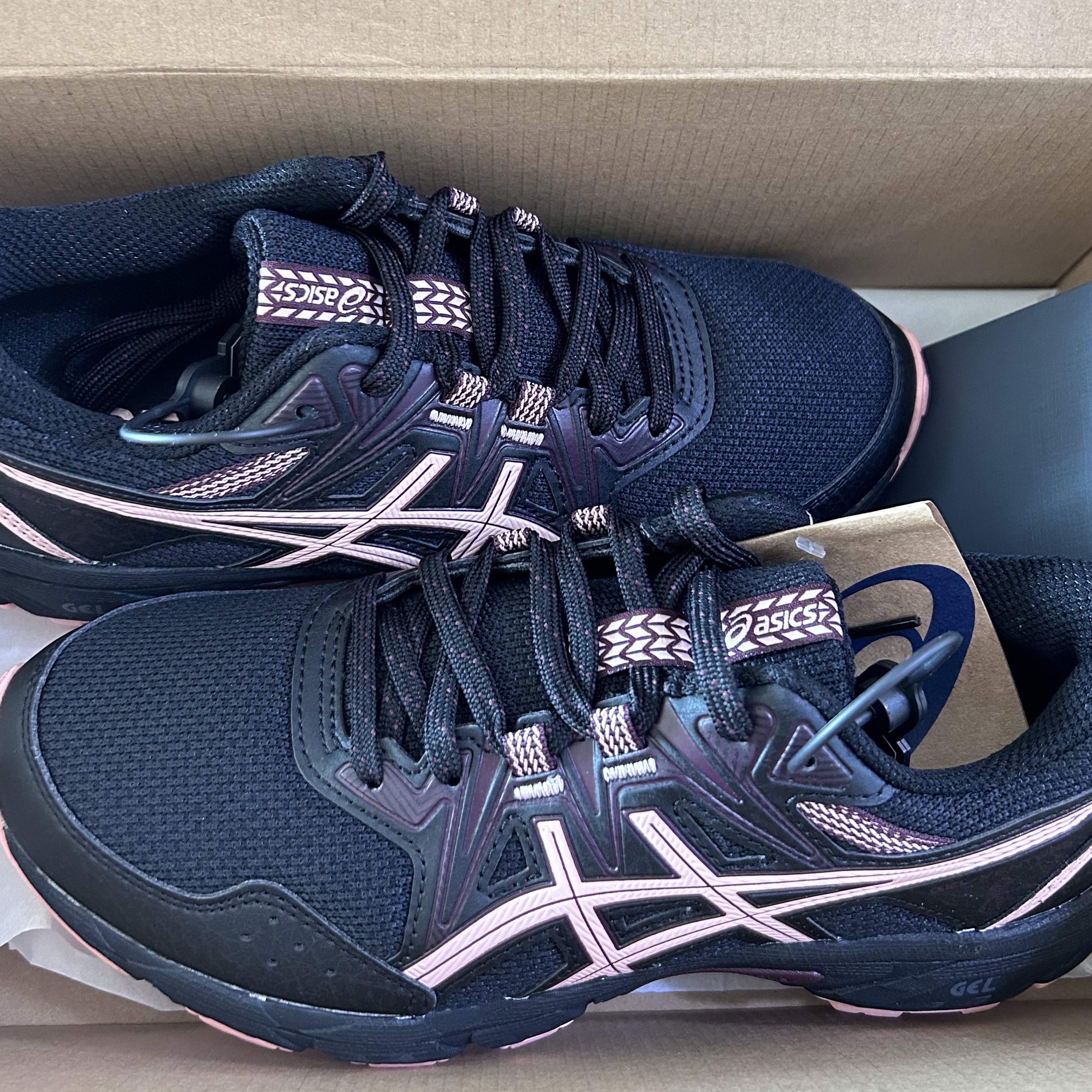 (W) Asics Gel-Venture 8 Black Frosted Rose 착용 스타일 - 2
