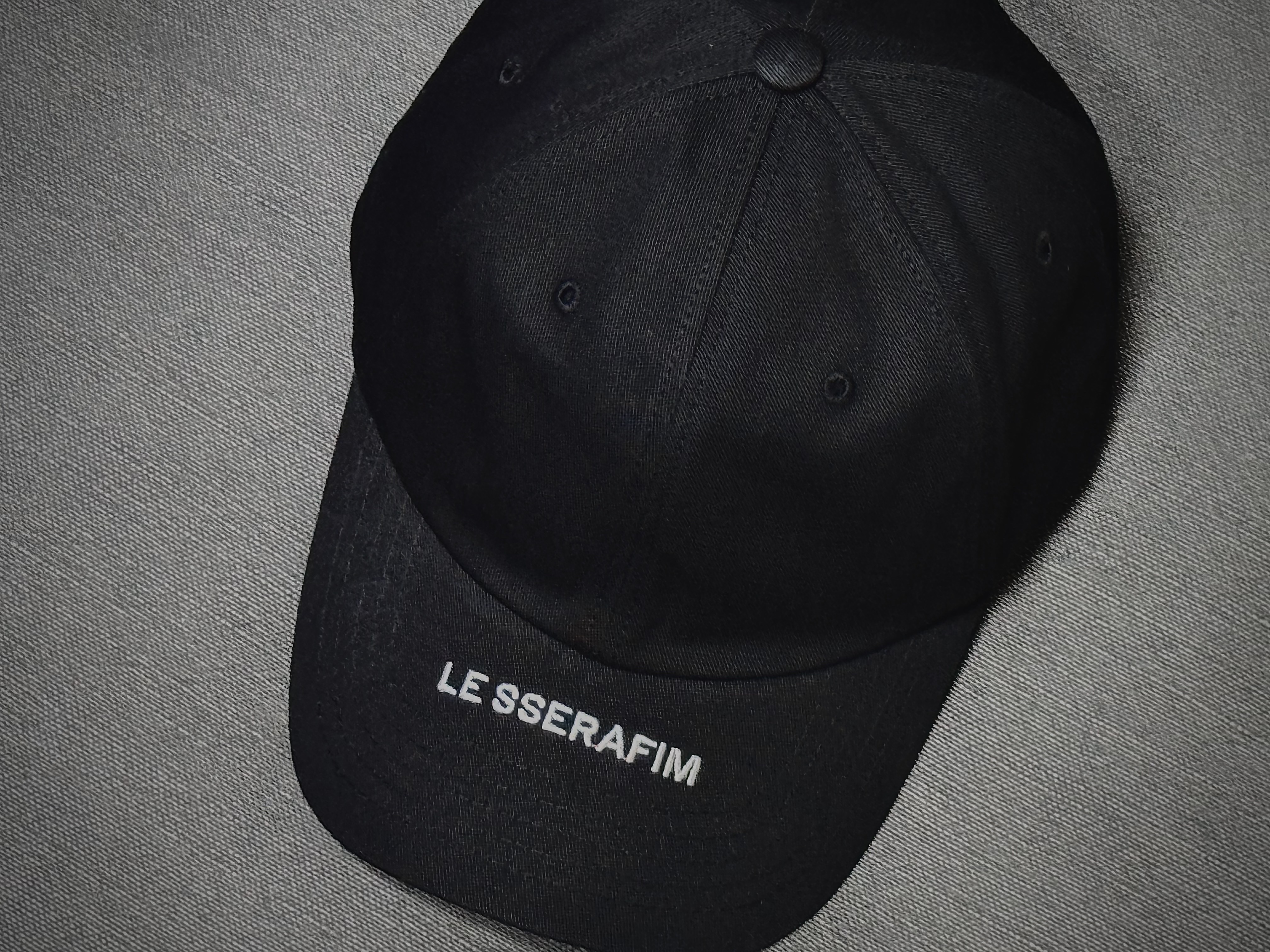 LE SSERAFIM Ball Cap 착용 스타일