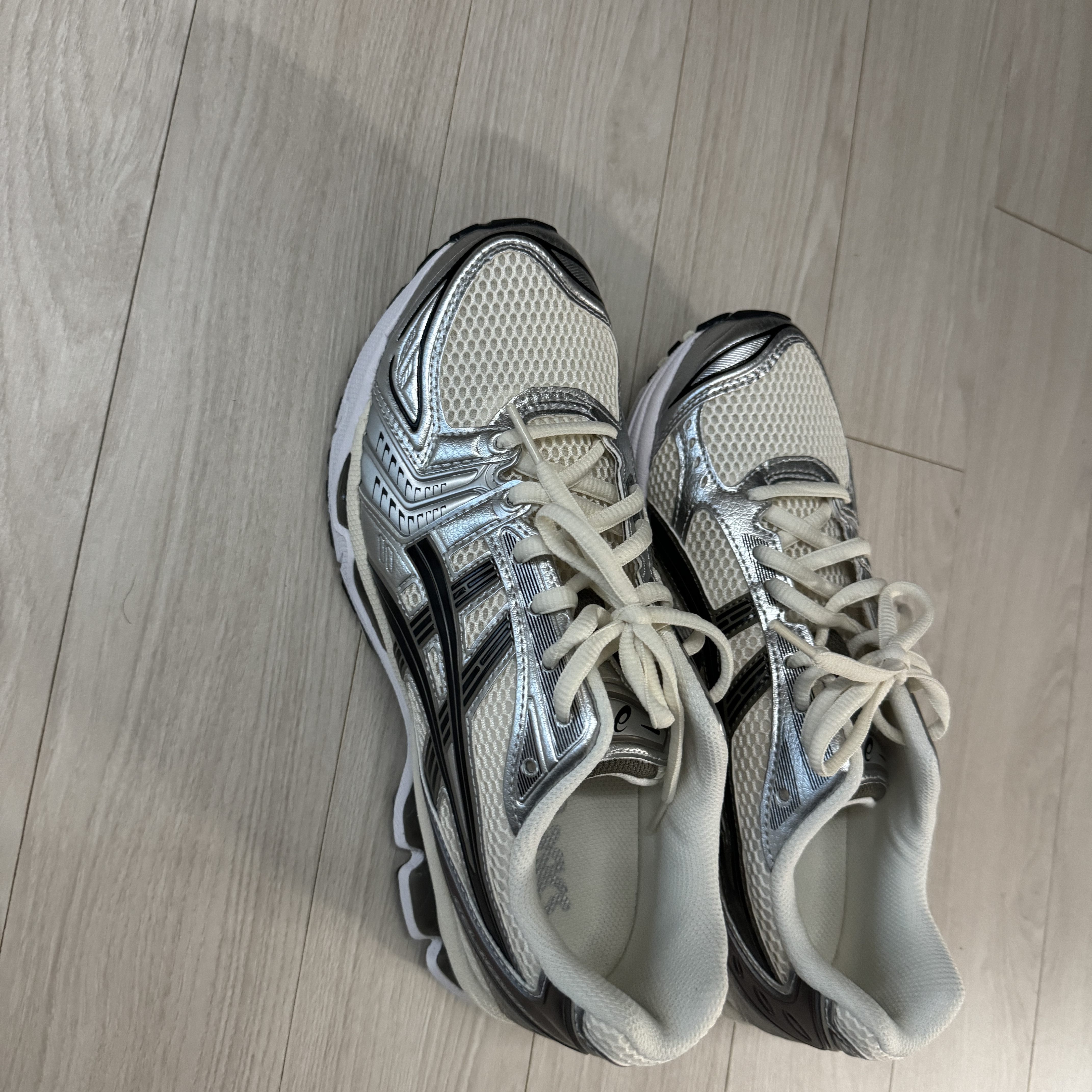 Asics Gel-Kayano 14 Cream Black 착용 스타일
