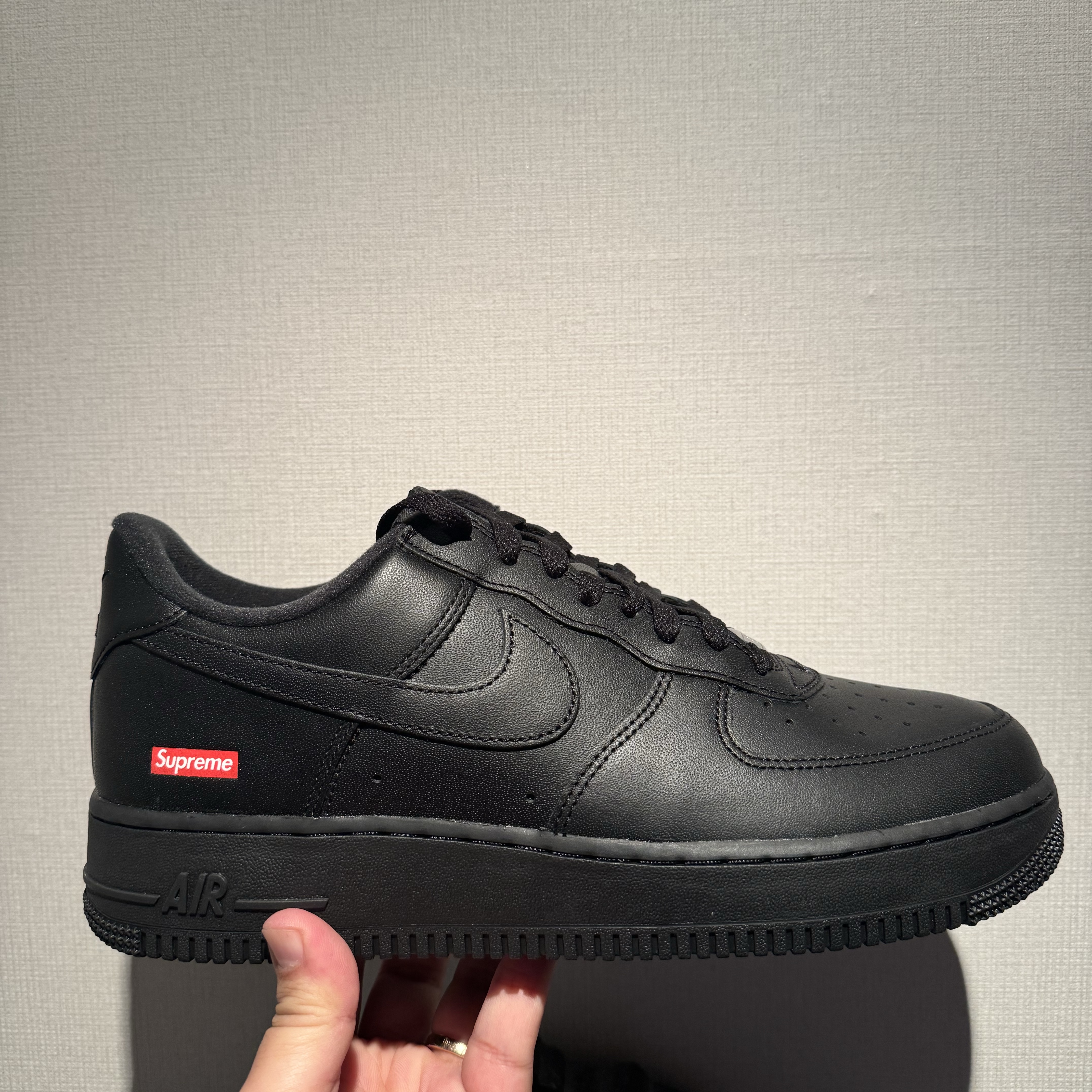 Nike x Supreme Air Force 1 Low Black 착용 스타일