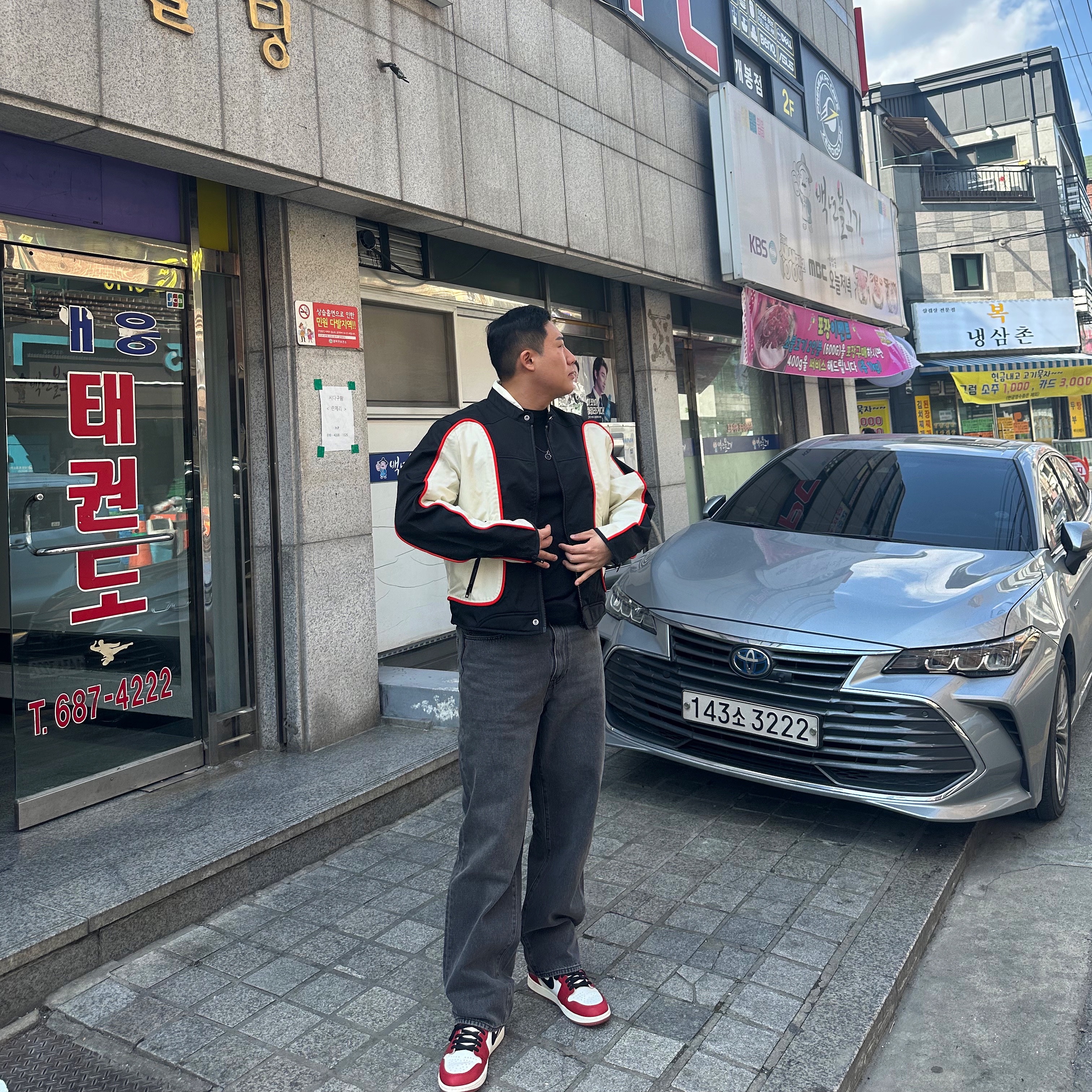 Diesel J-Blink Biker Jacket in Colour-Block Nylon Black White, Jordan 1 Retro High OG Chicago 2022 착용 스타일
