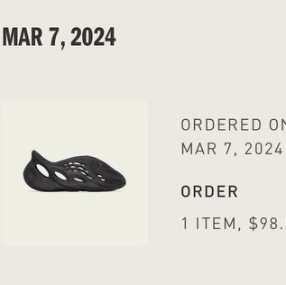 Adidas Yeezy Foam RNNR Onyx 착용 스타일
