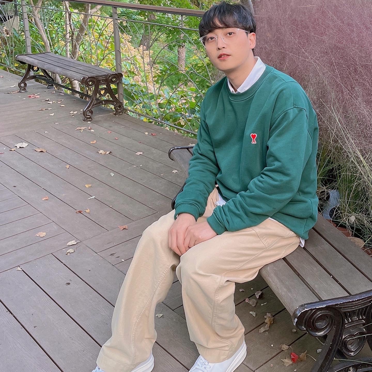 AMI de Coeur Sweatshirt Green - 21FW, Lacoste Basic Oxford Shirt White 착용 스타일