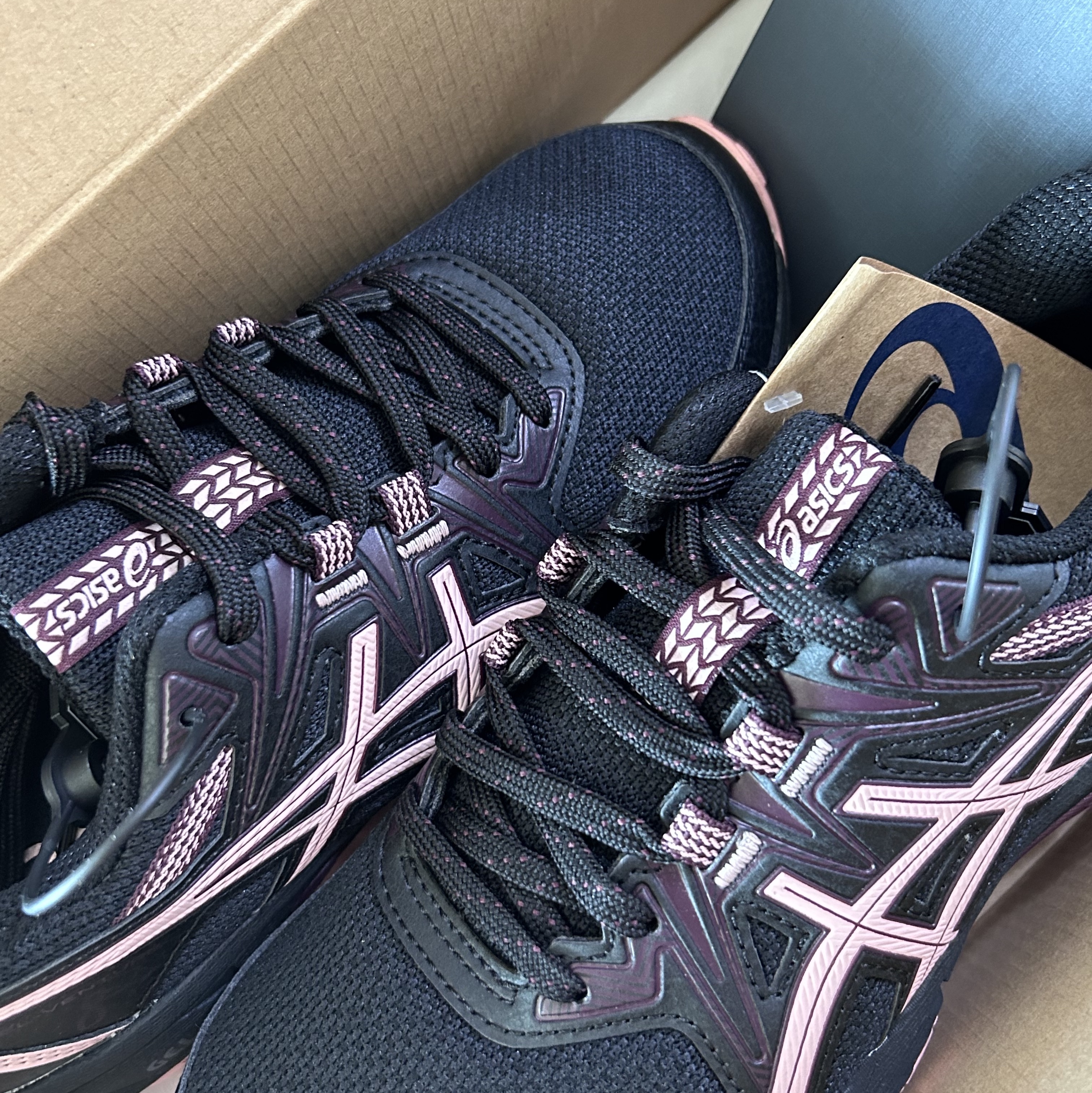 (W) Asics Gel-Venture 8 Black Frosted Rose 착용 스타일 - 1