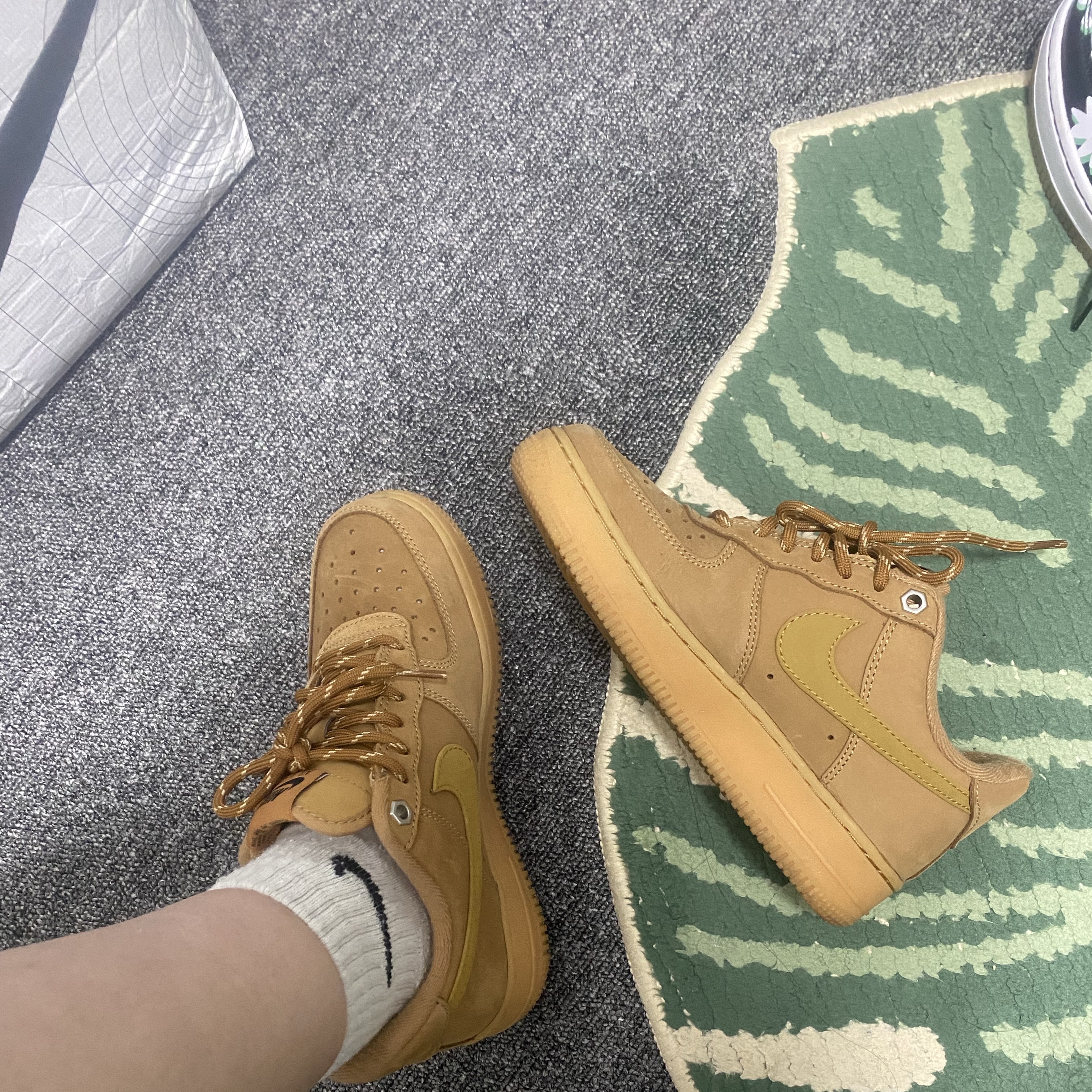 Nike Air Force 1 '07 WB Flax 착용 스타일 - 1