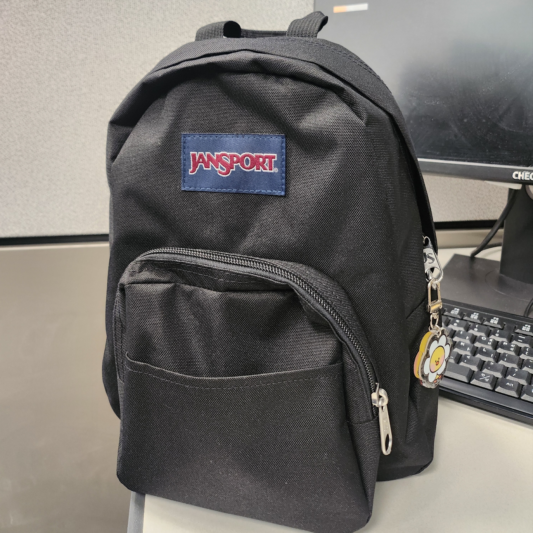 Jansport Half Pint Mini Backpack Black 착용 스타일