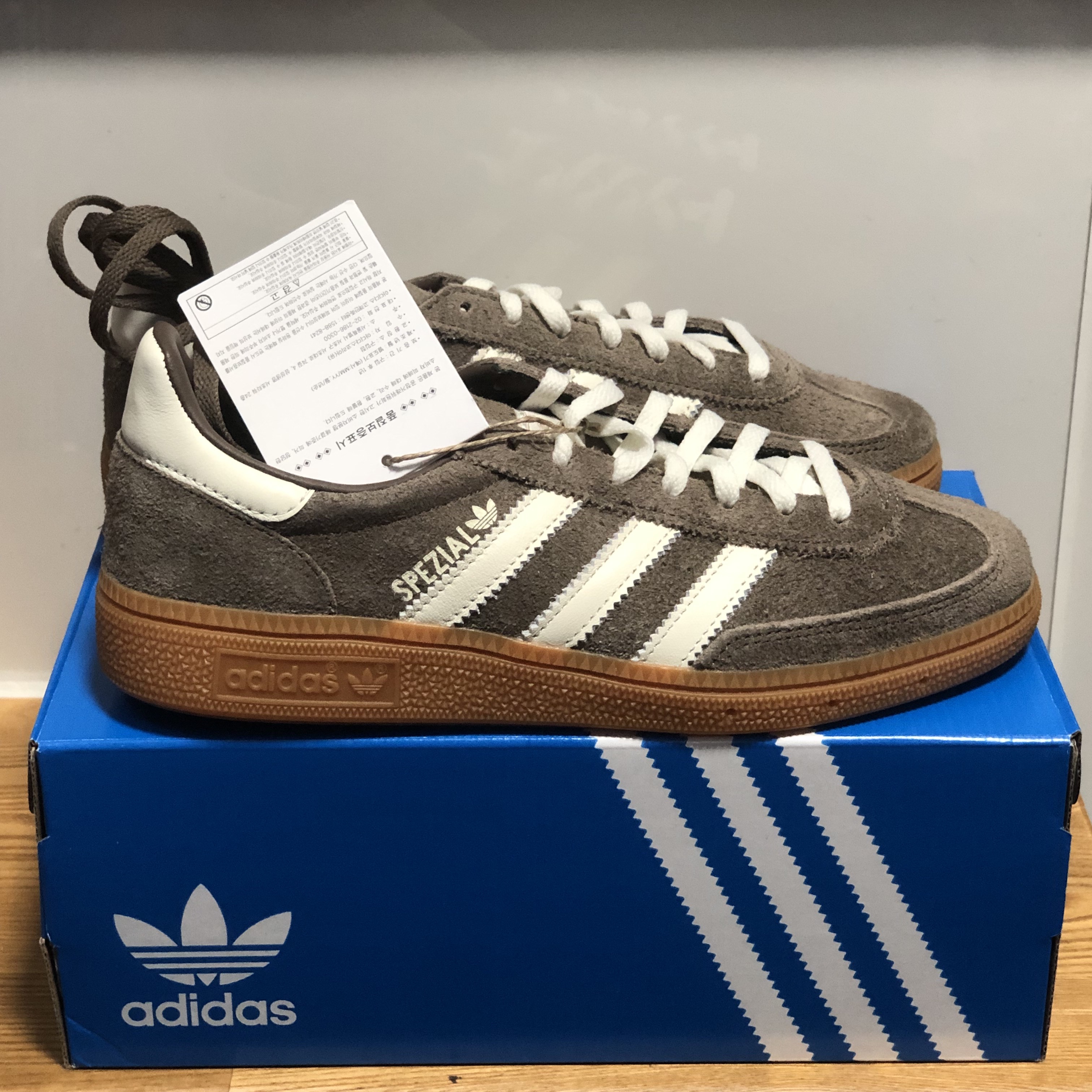 (W) Adidas Spezial Handball Earth Strata Off White 착용 스타일